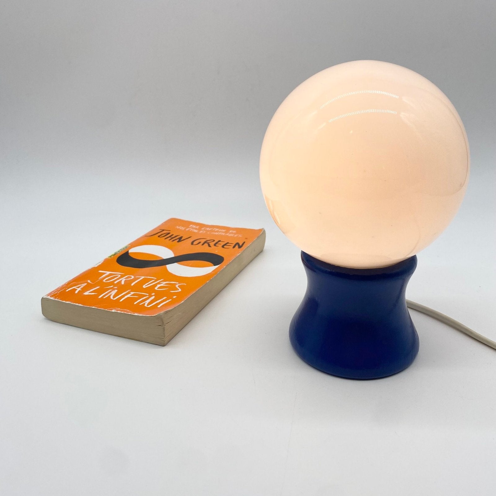 LAMPE "BOULE" BOIS LAQUÉ BLEU, 1980s
