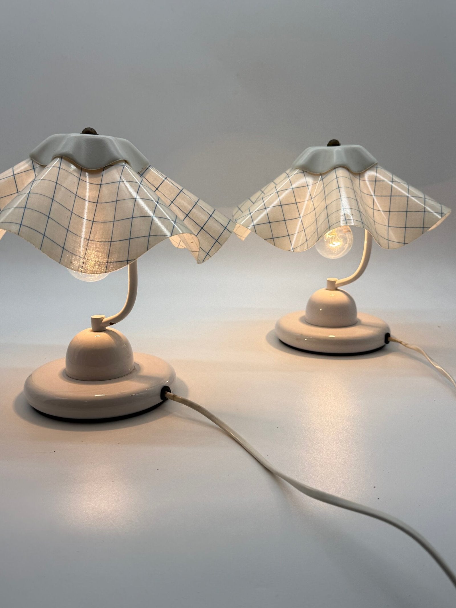 PAIRE DE LAMPES DE TABLE À ABAT-JOUR PLISSÉ – 1980s