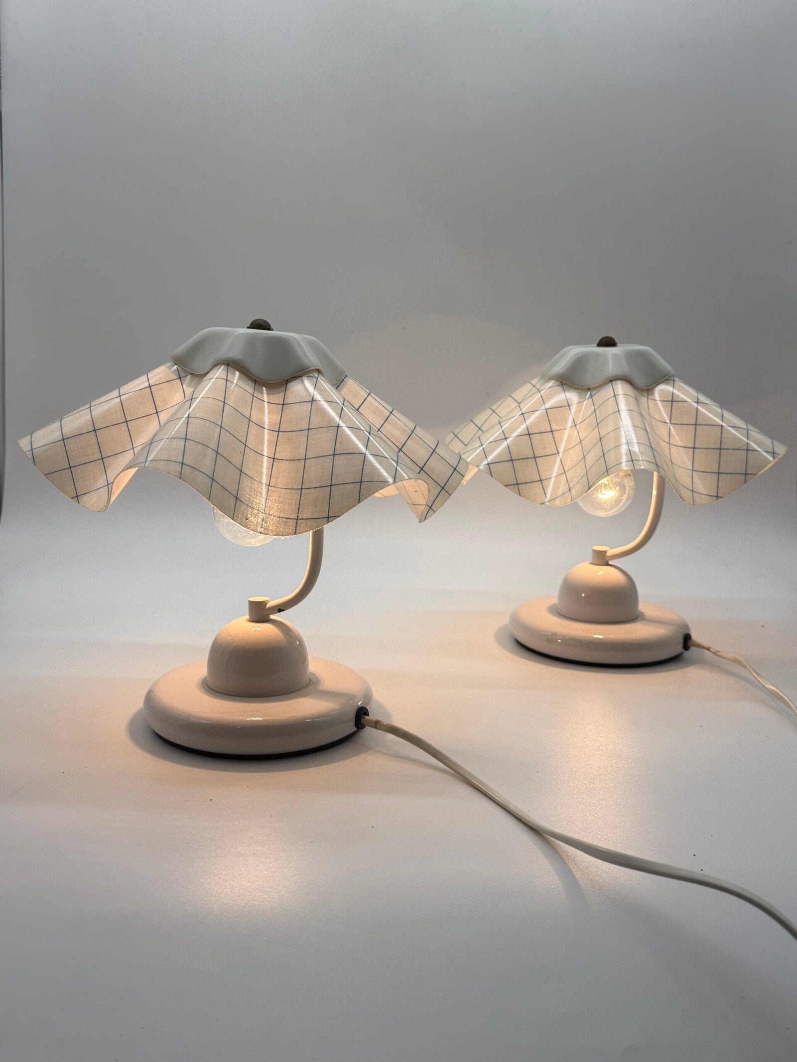 PAIRE DE LAMPES DE TABLE À ABAT-JOUR PLISSÉ – 1980s