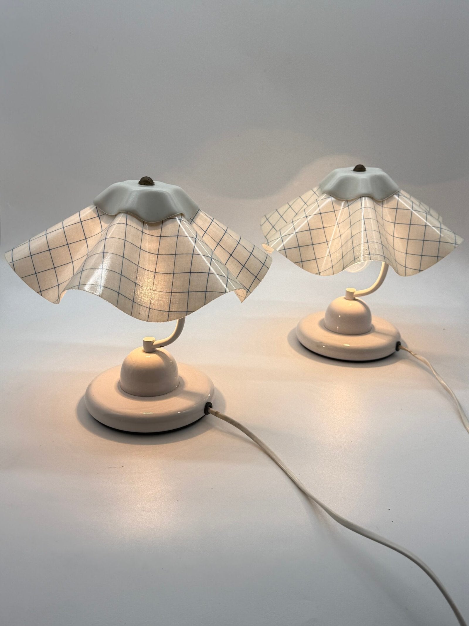 PAIRE DE LAMPES DE TABLE À ABAT-JOUR PLISSÉ – 1980s