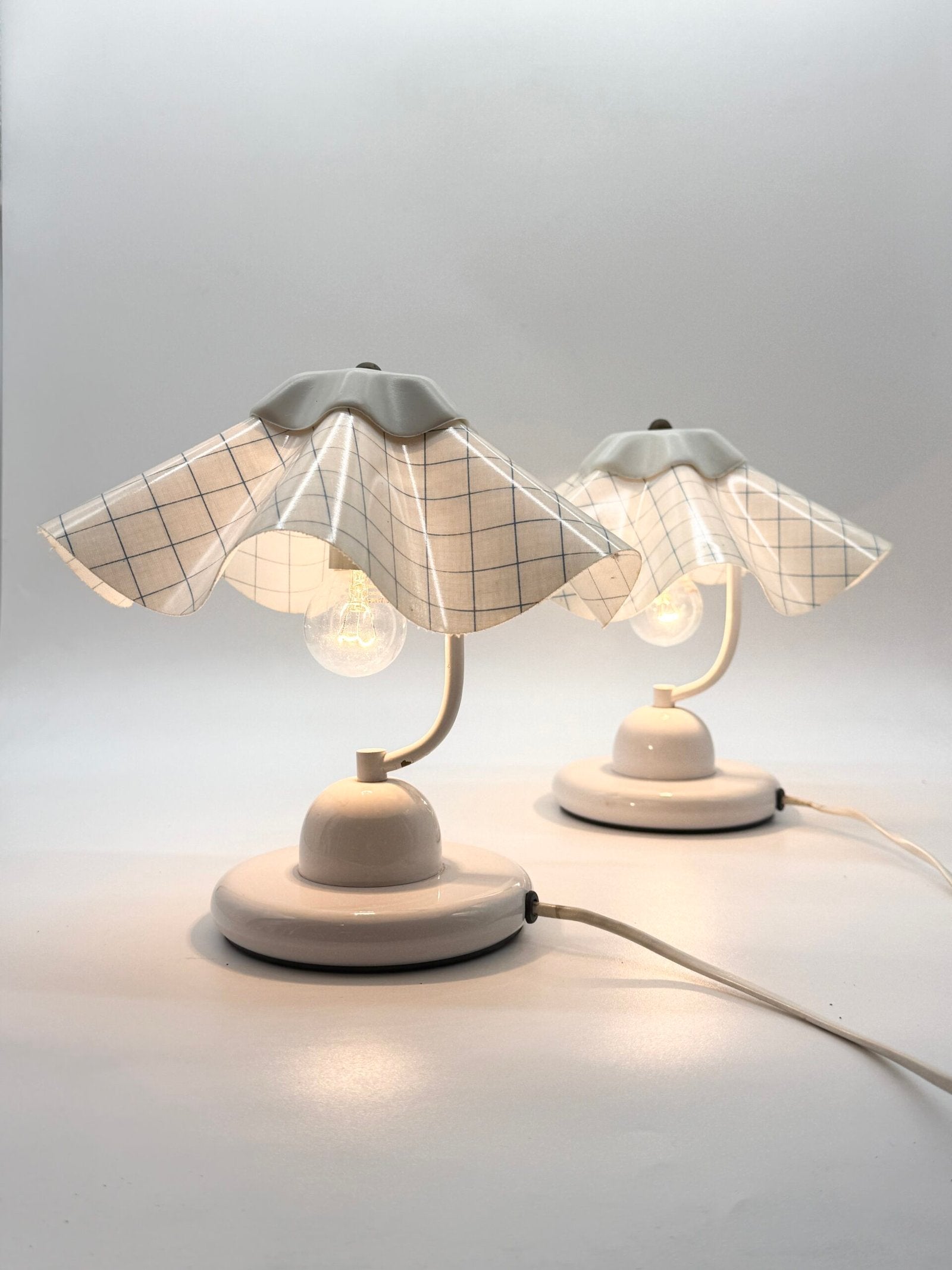 PAIRE DE LAMPES DE TABLE À ABAT-JOUR PLISSÉ – 1980s