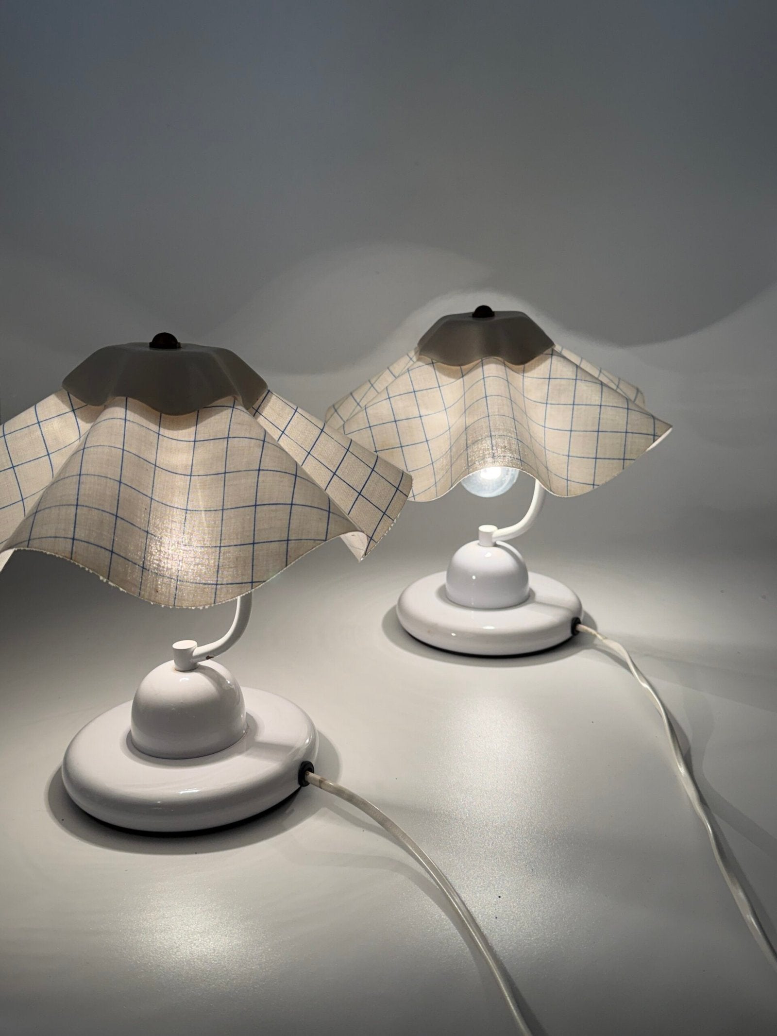 PAIRE DE LAMPES DE TABLE À ABAT-JOUR PLISSÉ – 1980s