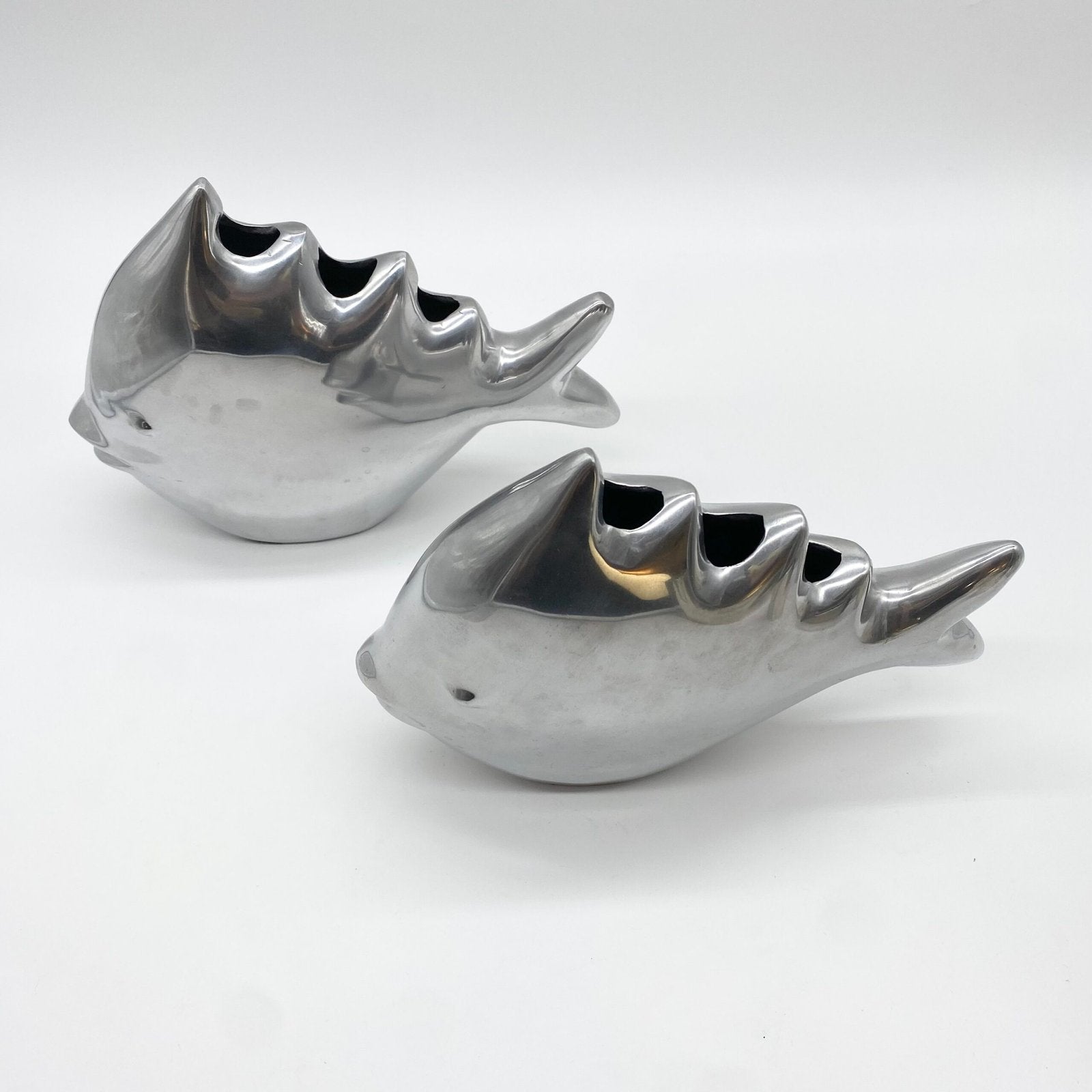 PAIRE DE VASES "POISSON" / FONTE D’ALUMINIUM – 1980s