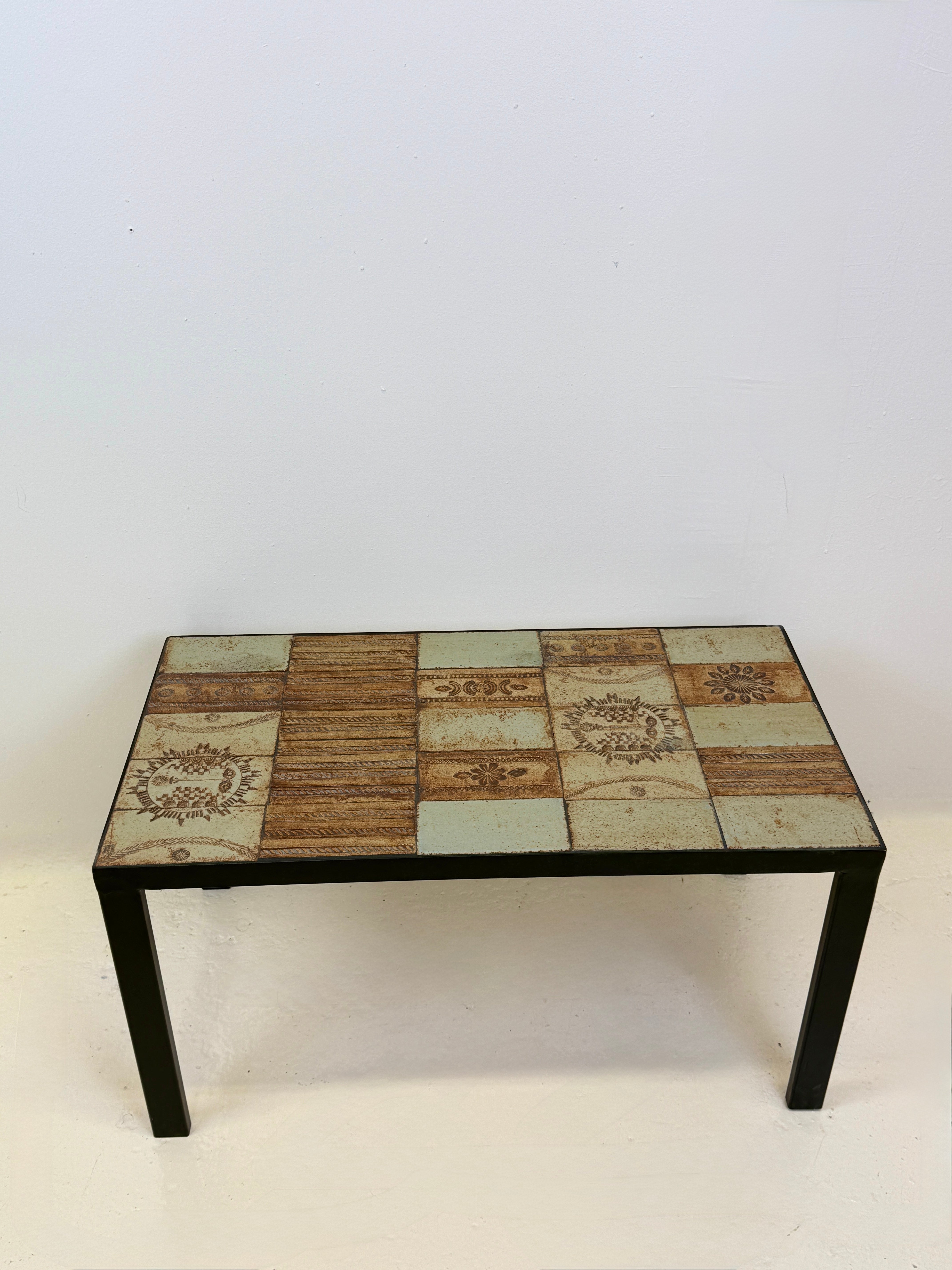 TABLE BASSE « SOLEIL » — ROGER CAPRON, VALLAURIS, FRANCE, CIRCA 1960-70