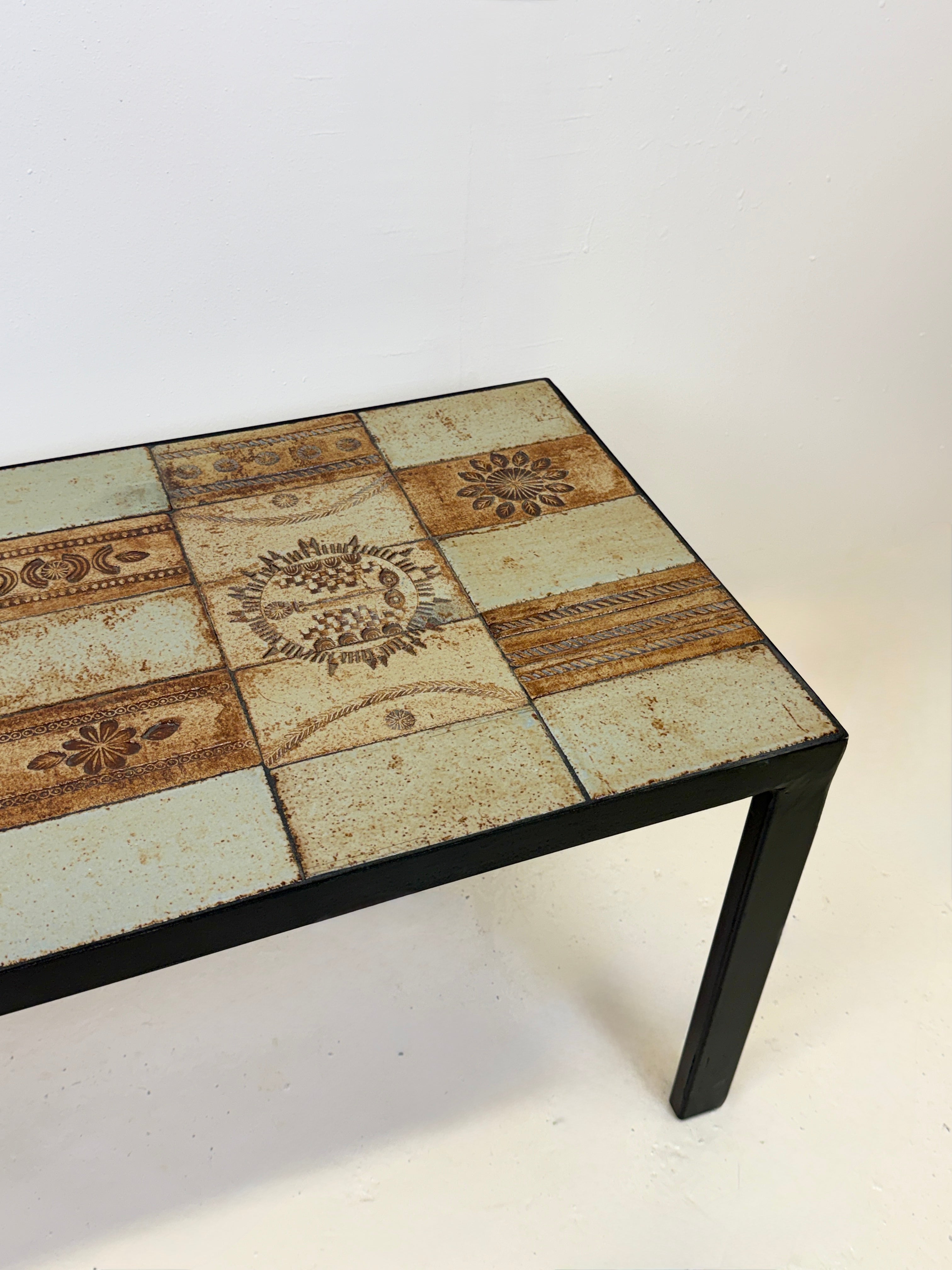 TABLE BASSE « SOLEIL » — ROGER CAPRON, VALLAURIS, FRANCE, CIRCA 1960-70