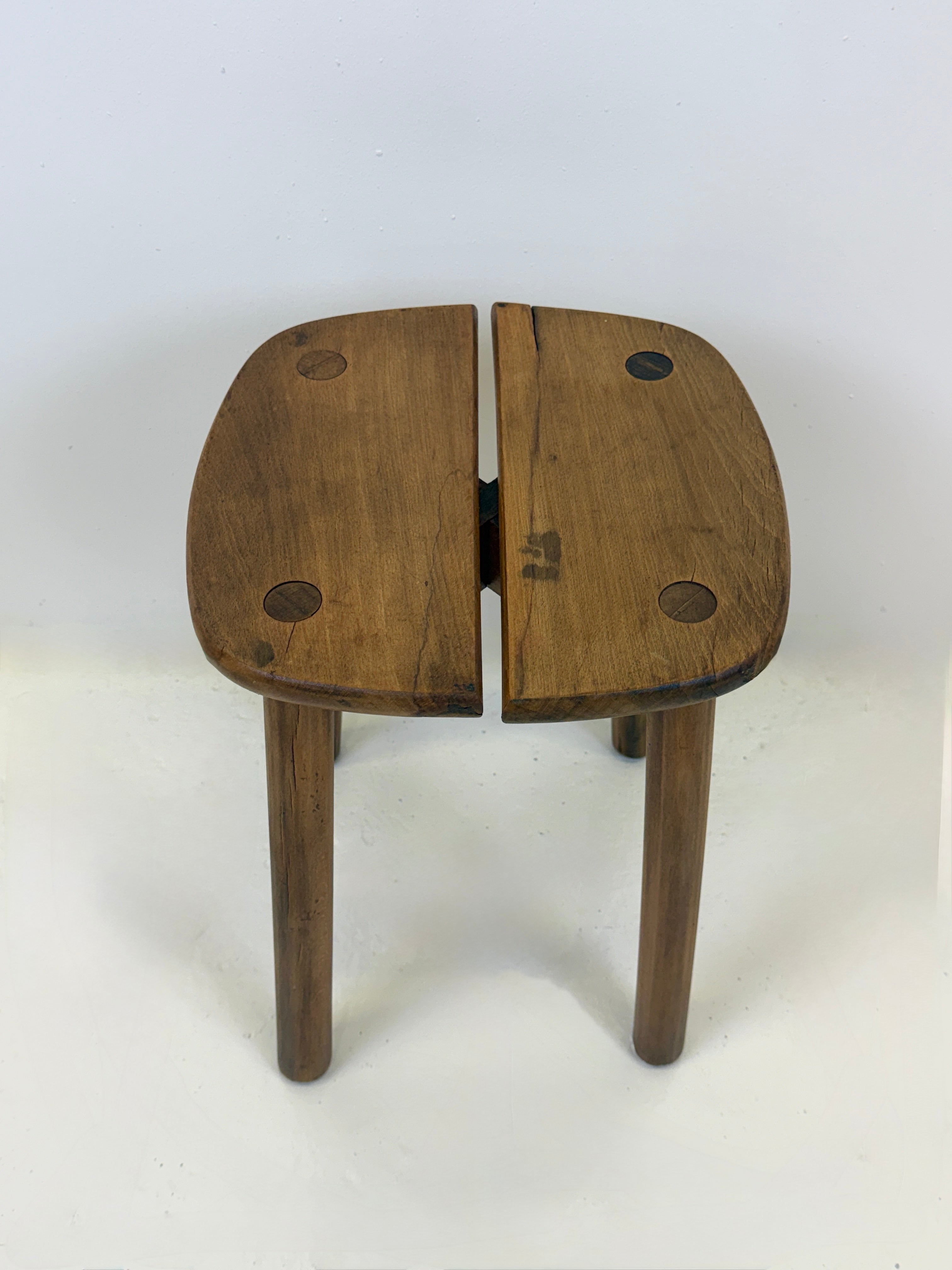 TABOURET EN BOIS — PIERRE GAUTIER-DELAYE, FRANCE, 1960s