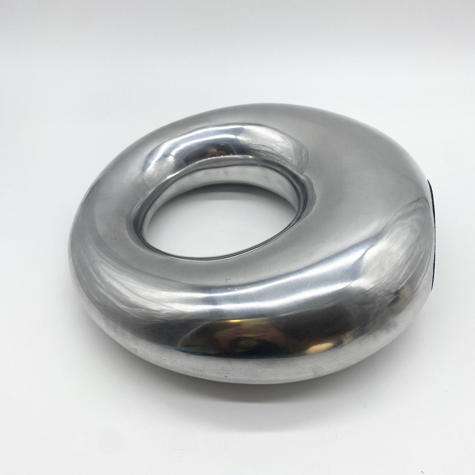 VASE "DONUT" XL / FONTE D’ALUMINIUM POLI – 1980s