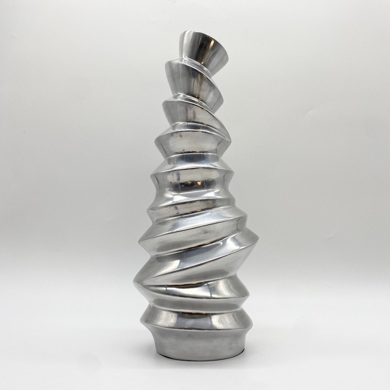 VASE "TORSADÉ" / FONTE D’ALUMINIUM – 1980s