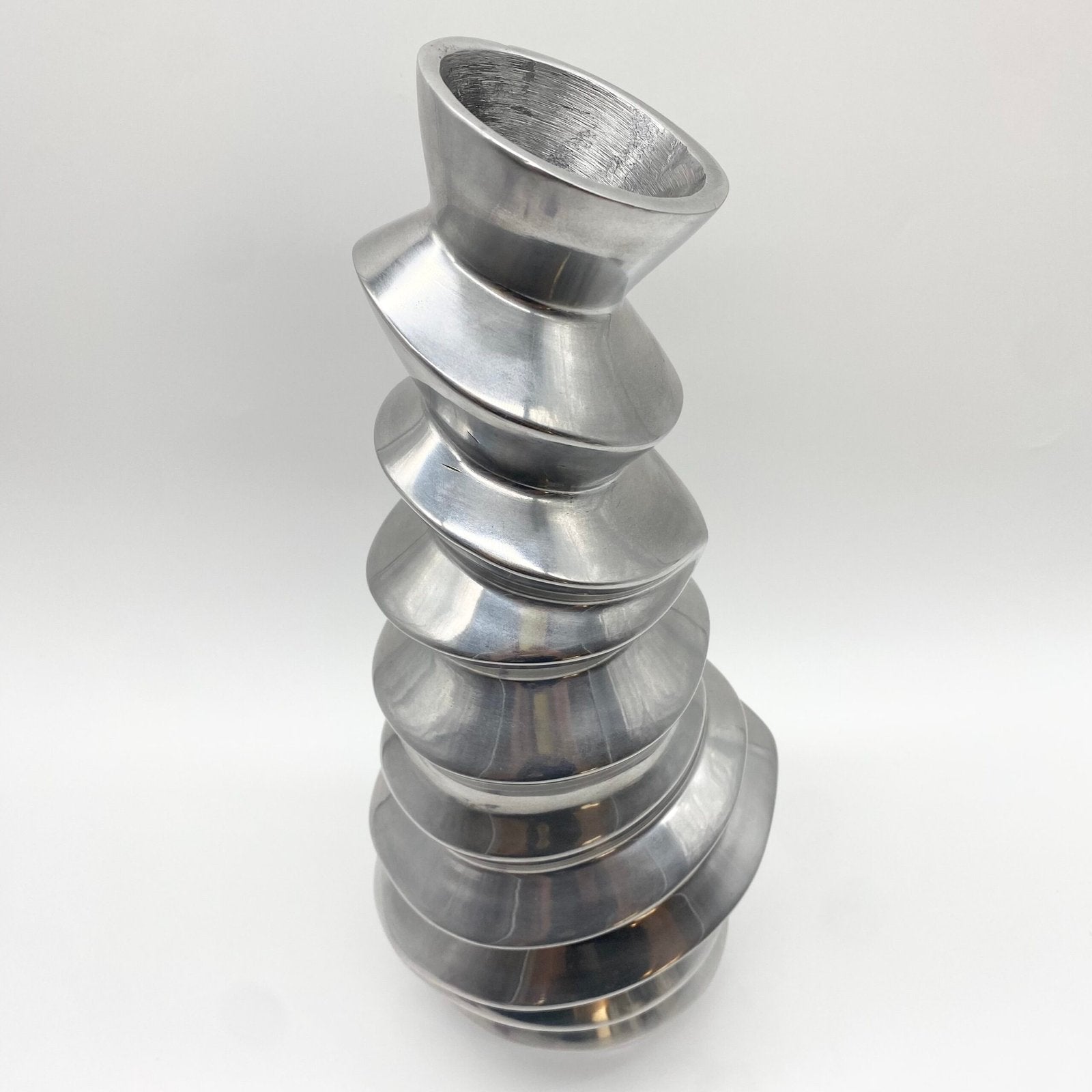 VASE "TORSADÉ" / FONTE D’ALUMINIUM – 1980s