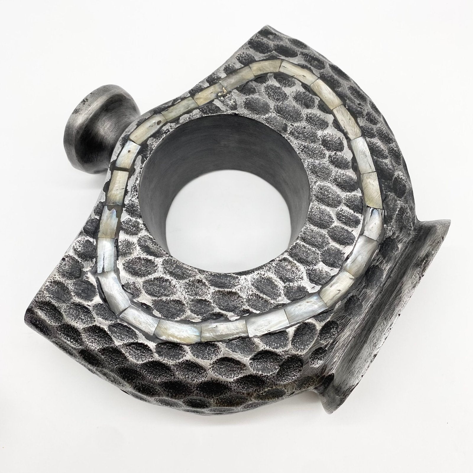 VASE "MARTELÉ  NACRE" / FONTE D’ALUMINIUM – 1980s