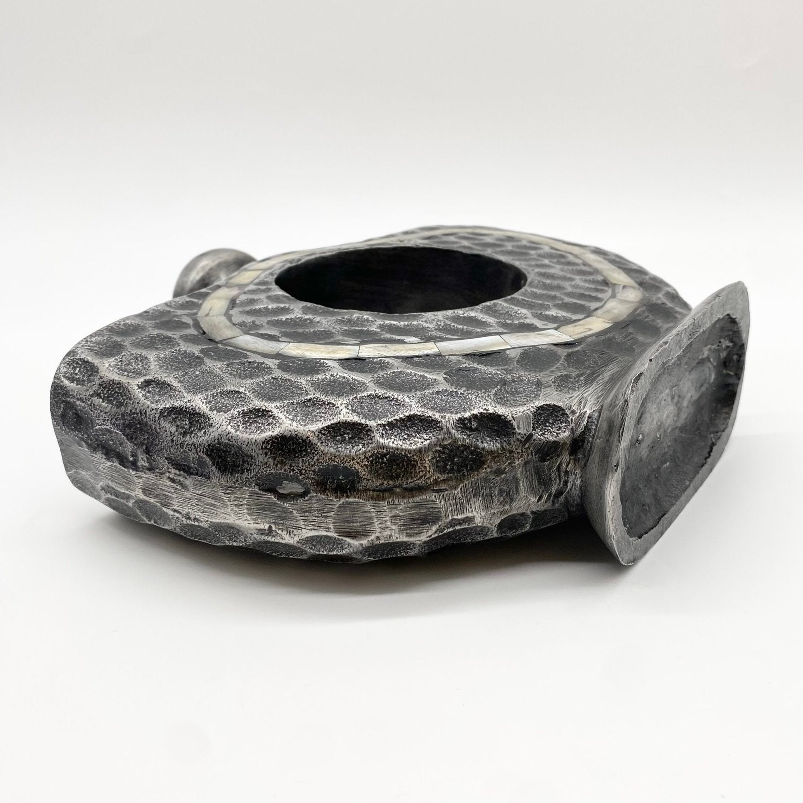 VASE "MARTELÉ  NACRE" / FONTE D’ALUMINIUM – 1980s