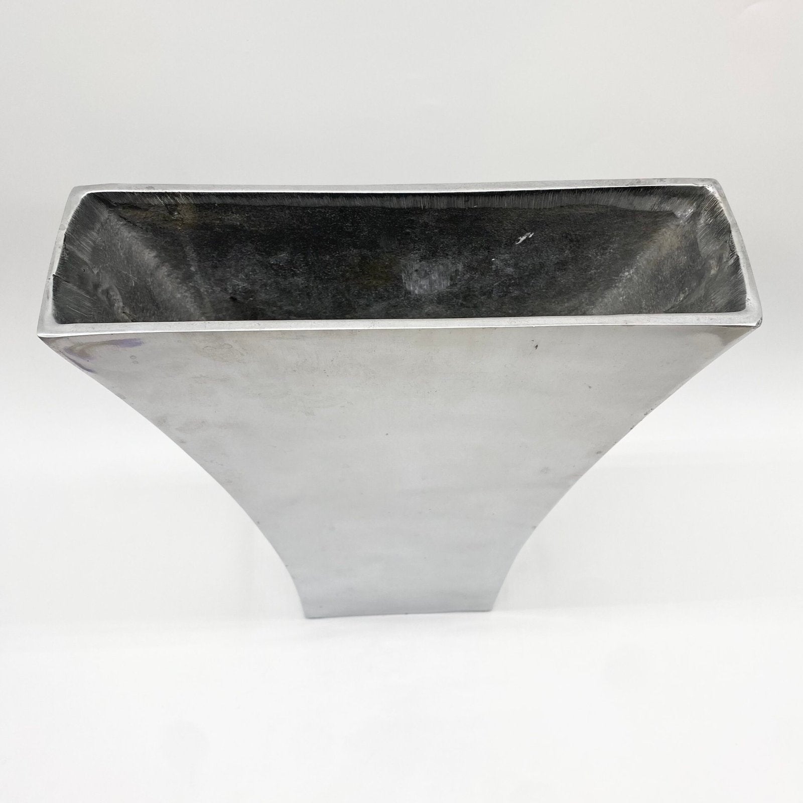 VASE "ÉVASÉ" XXL / FONTE D’ALUMINIUM – 1980s