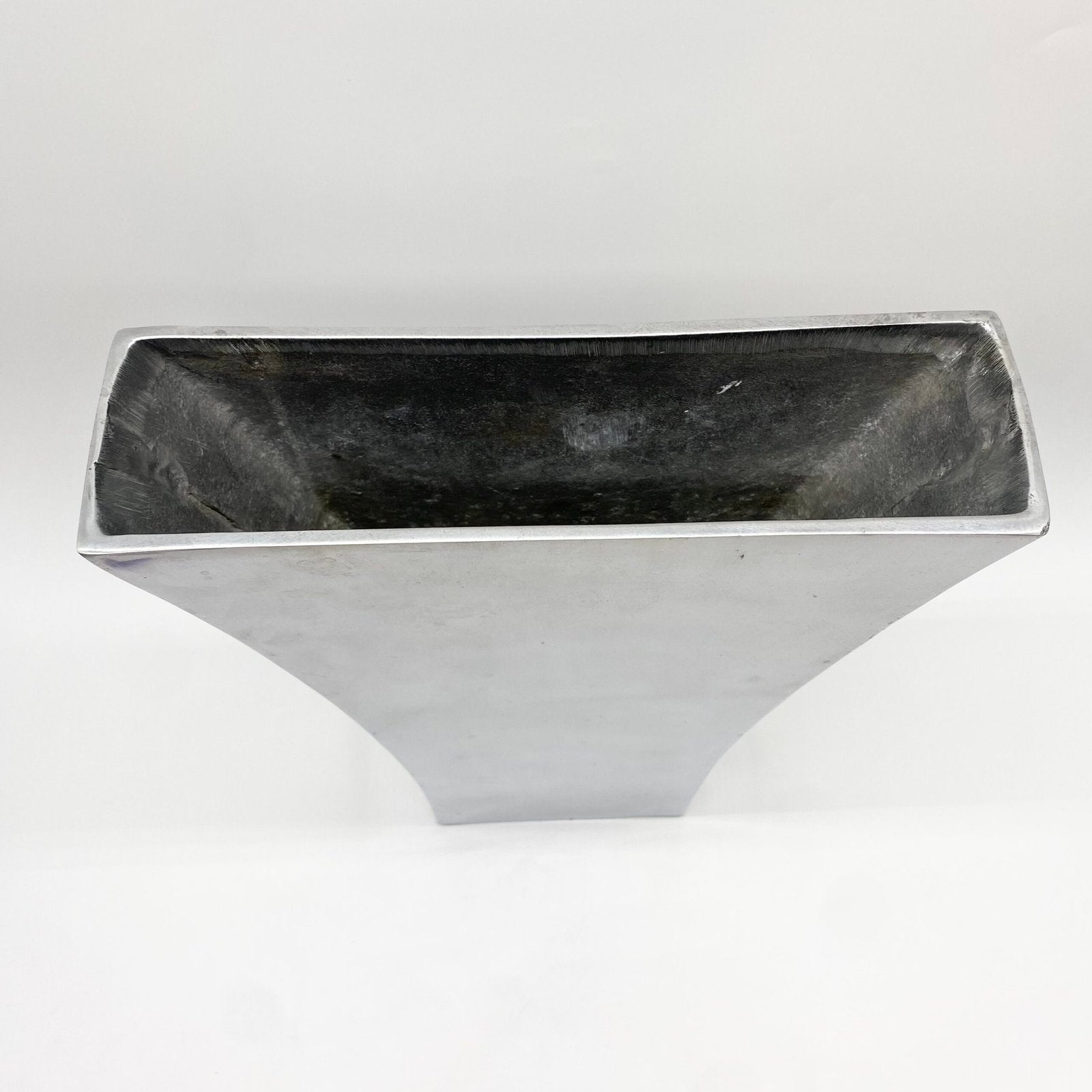 VASE "ÉVASÉ" XXL / FONTE D’ALUMINIUM – 1980s