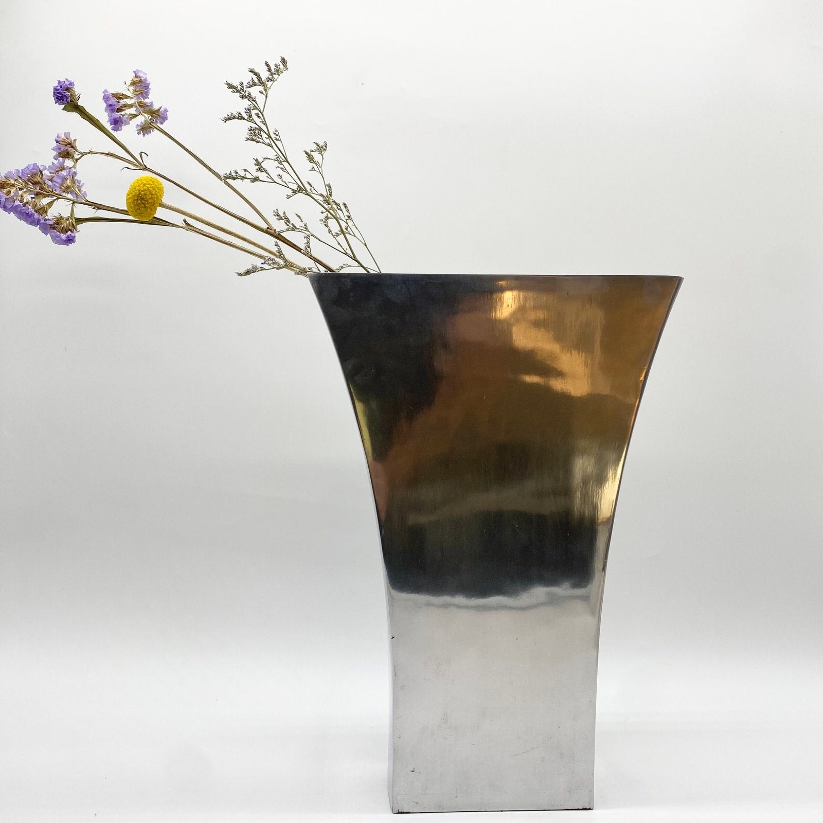 VASE "ÉVASÉ" XXL / FONTE D’ALUMINIUM – 1980s