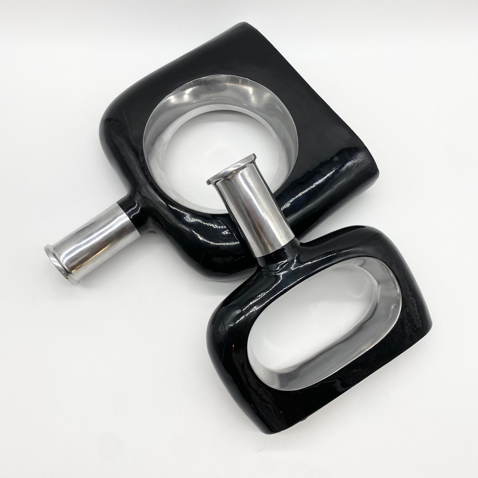 PAIRE DE VASES / FONTE D’ALUMINIUM LAQUÉ NOIR – 1980s