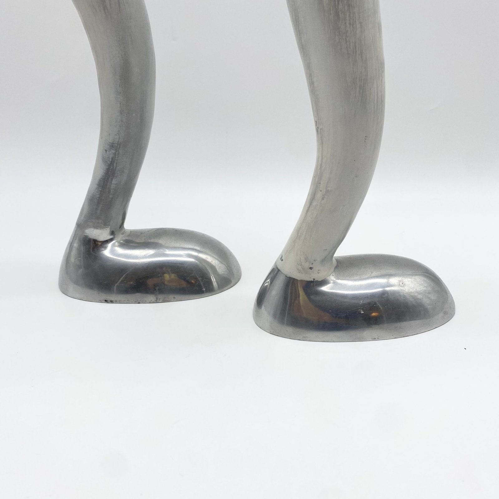 PAIRE DE VASES BIOMORPHIQUES / FONTE D’ALUMINIUM – 1980s