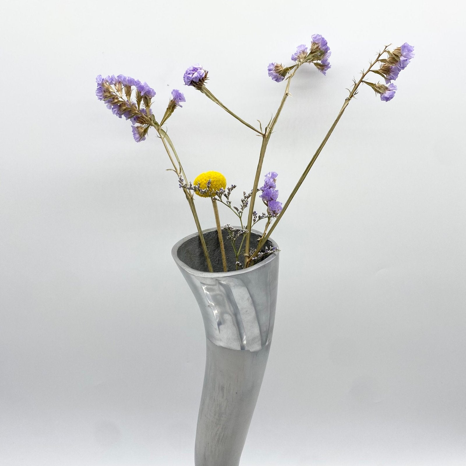 PAIRE DE VASES BIOMORPHIQUES / FONTE D’ALUMINIUM – 1980s