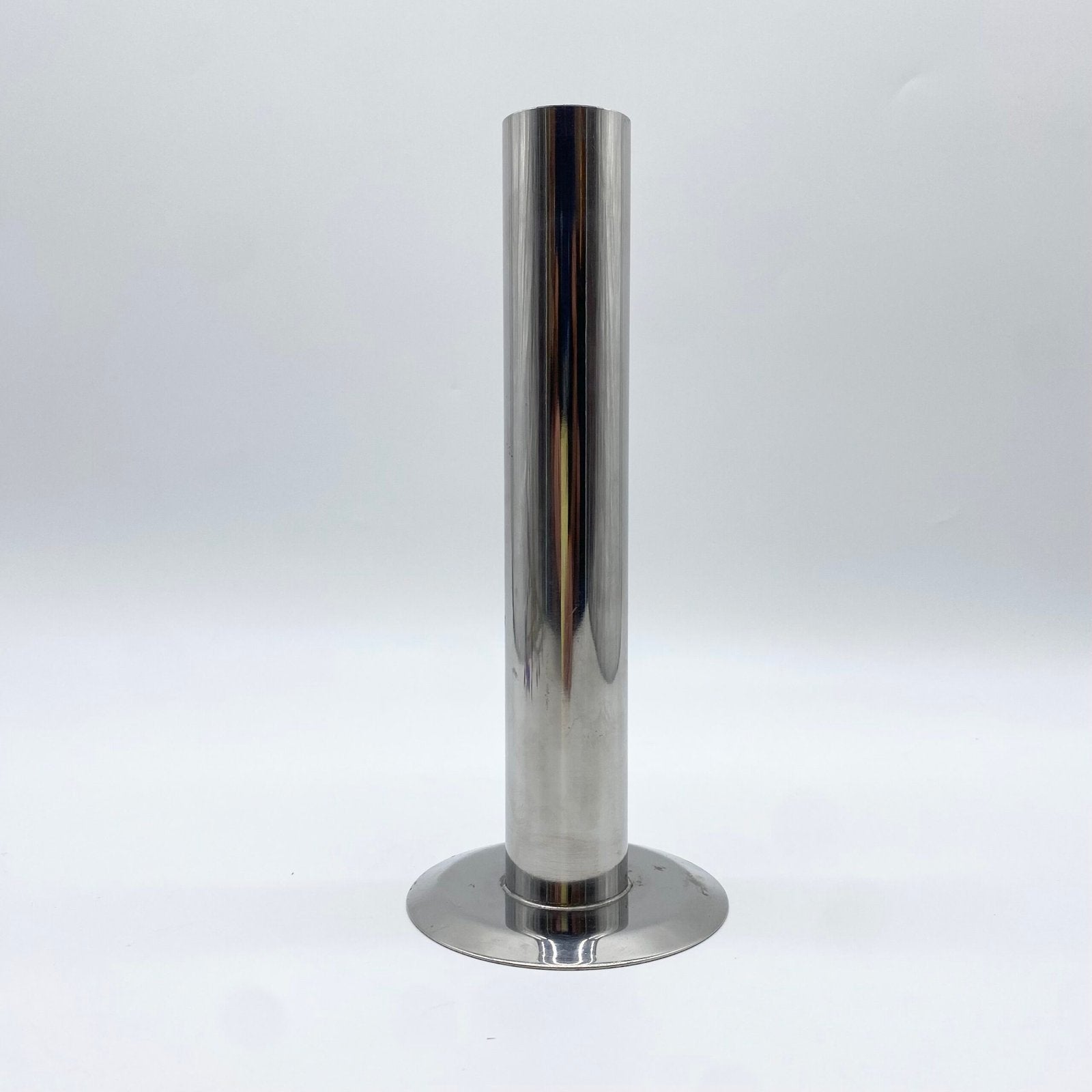 VASE CYLINDRIQUE EN MÉTAL CHROMÉ –