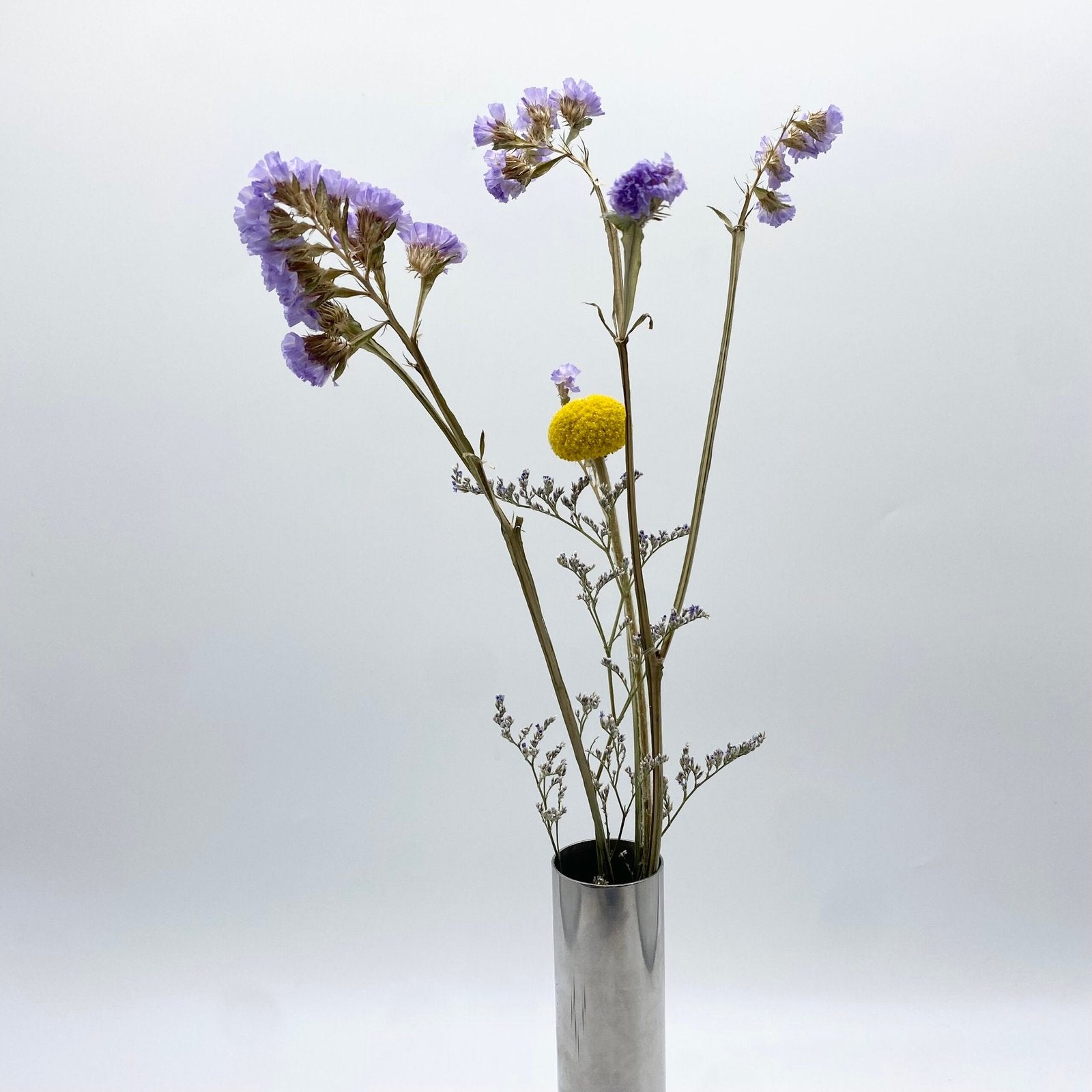 VASE CYLINDRIQUE EN MÉTAL CHROMÉ –