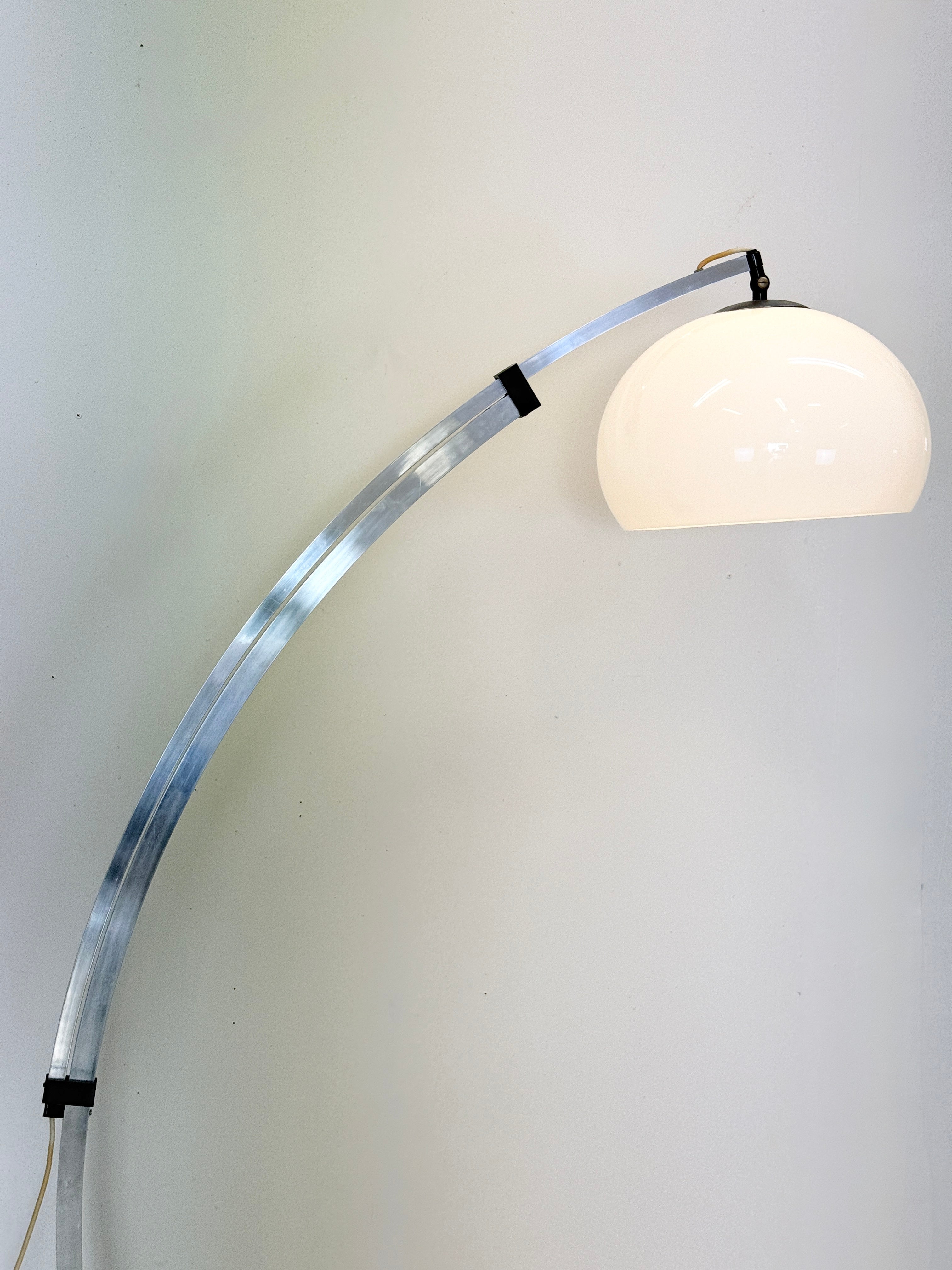 LAMPADAIRE "ARC" TÉLESCOPIQUE — GUZZINI, ITALIE, 1970s