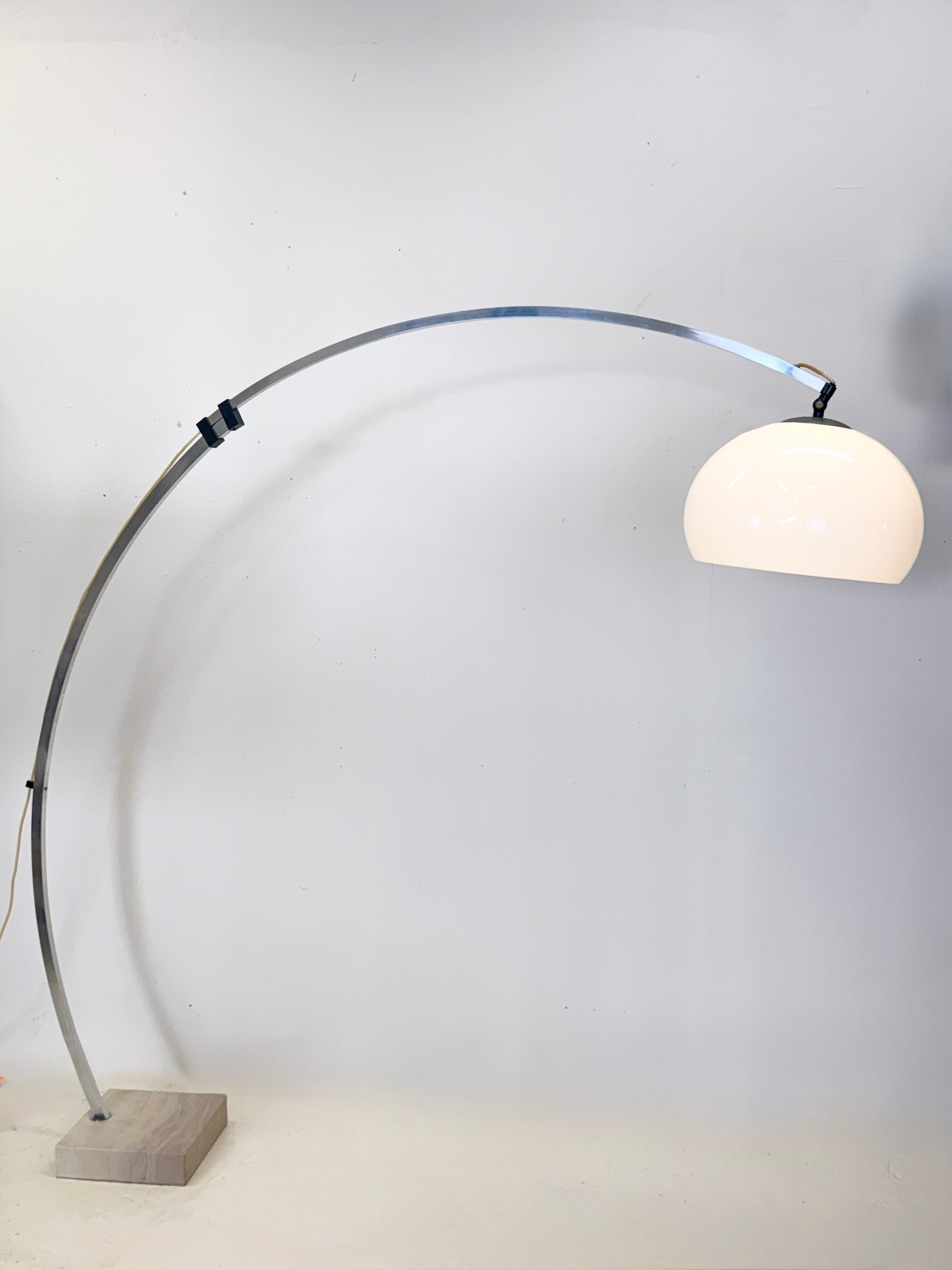 LAMPADAIRE "ARC" TÉLESCOPIQUE — GUZZINI, ITALIE, 1970s