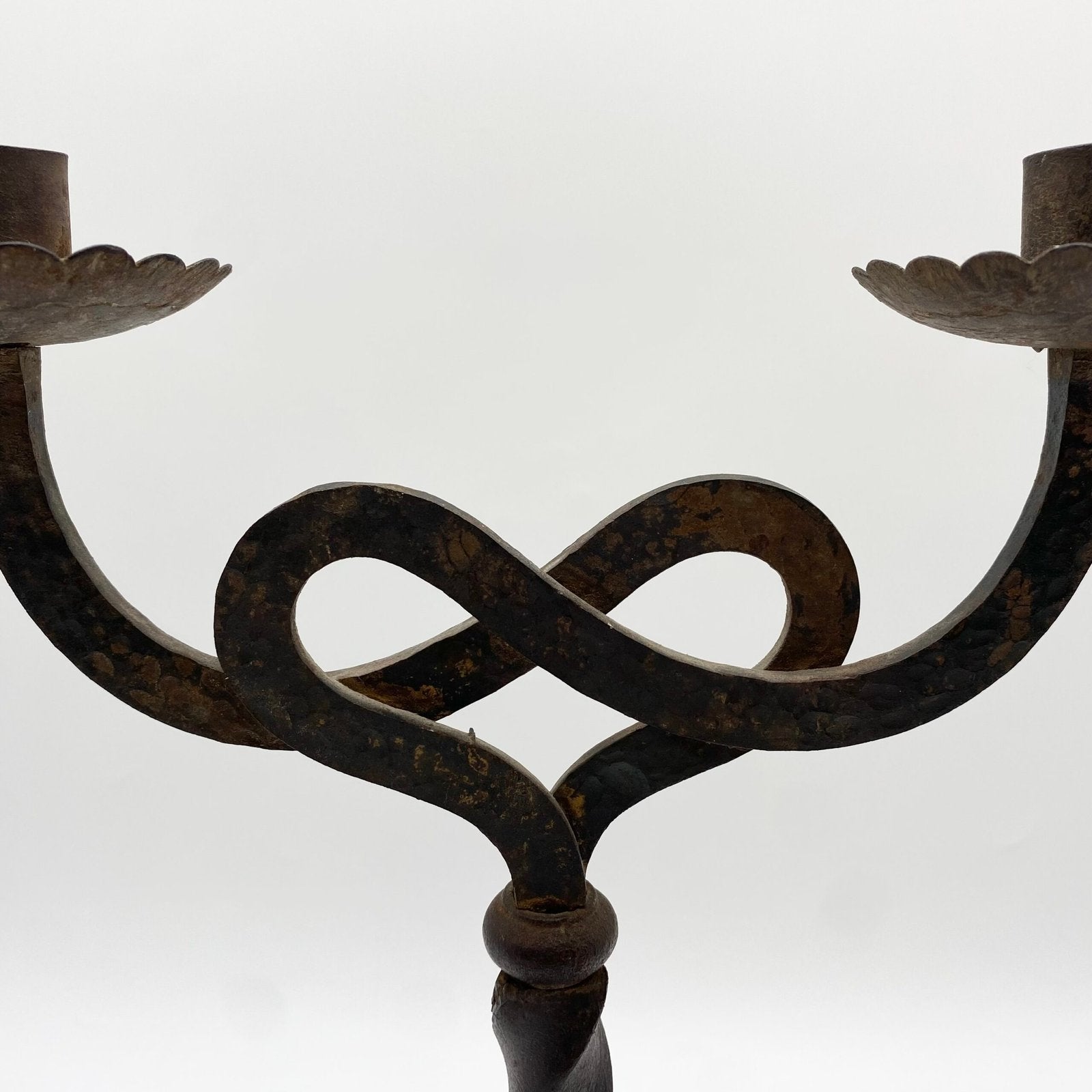 CHANDELIER "ASTRAL" / FER FORGÉ  – TRAVAIL ARTISANAL
