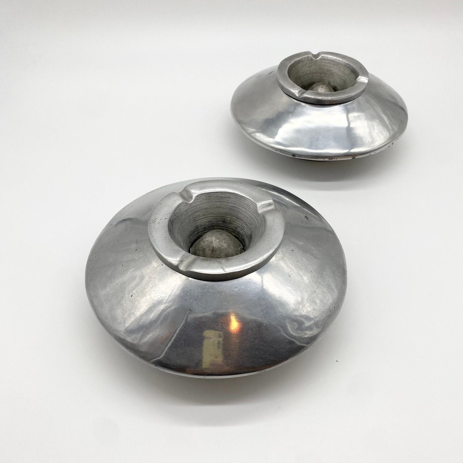BIG CENDRIER "SPACE AGE" FONTE D’ALUMINIUM – 1980s