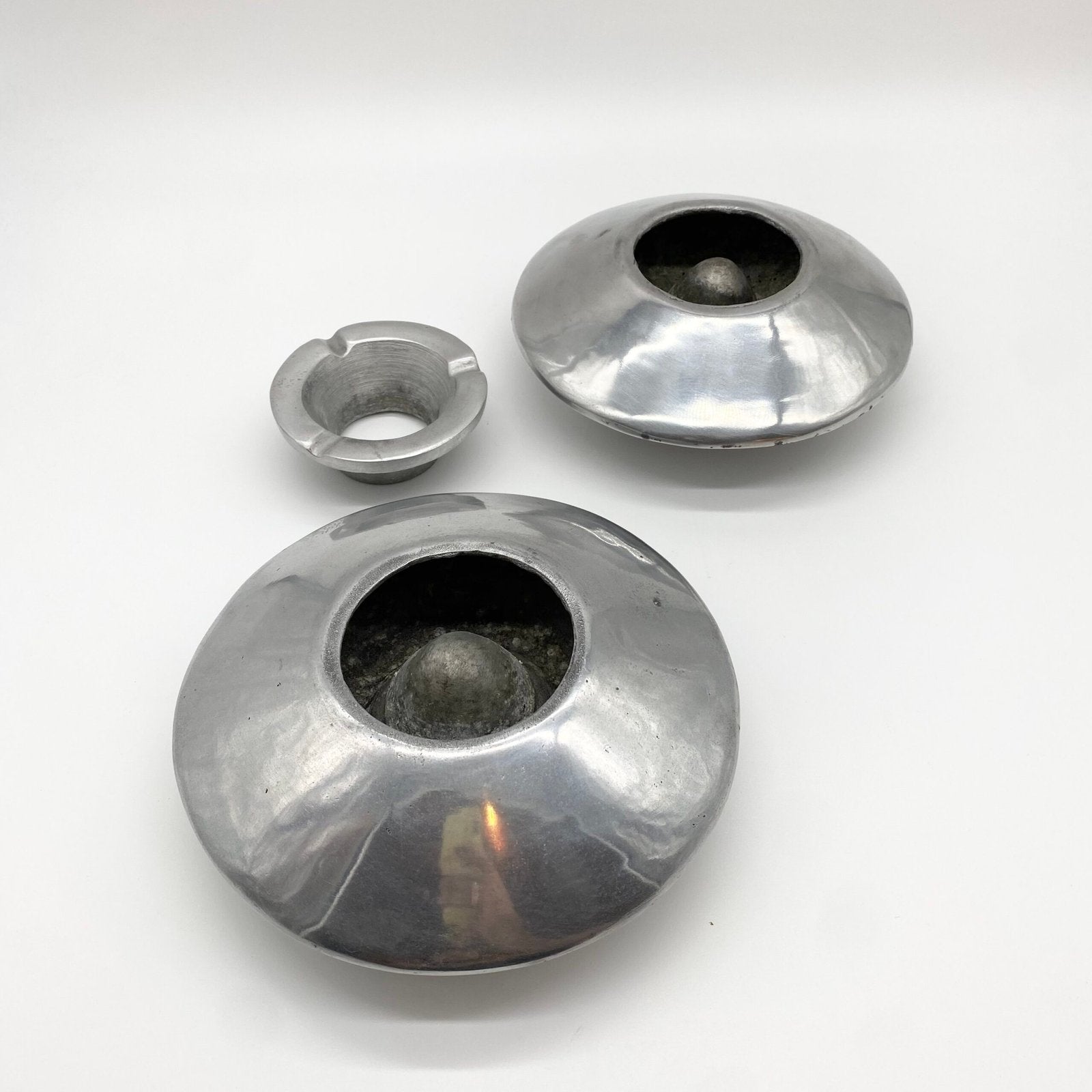 BIG CENDRIER "SPACE AGE" FONTE D’ALUMINIUM – 1980s