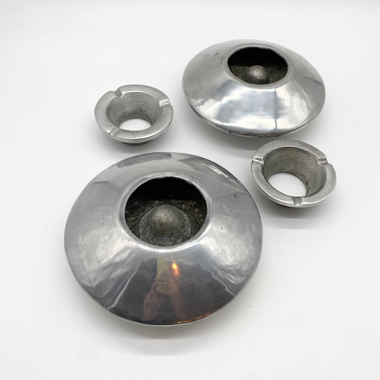 BIG CENDRIER "SPACE AGE" FONTE D’ALUMINIUM – 1980s