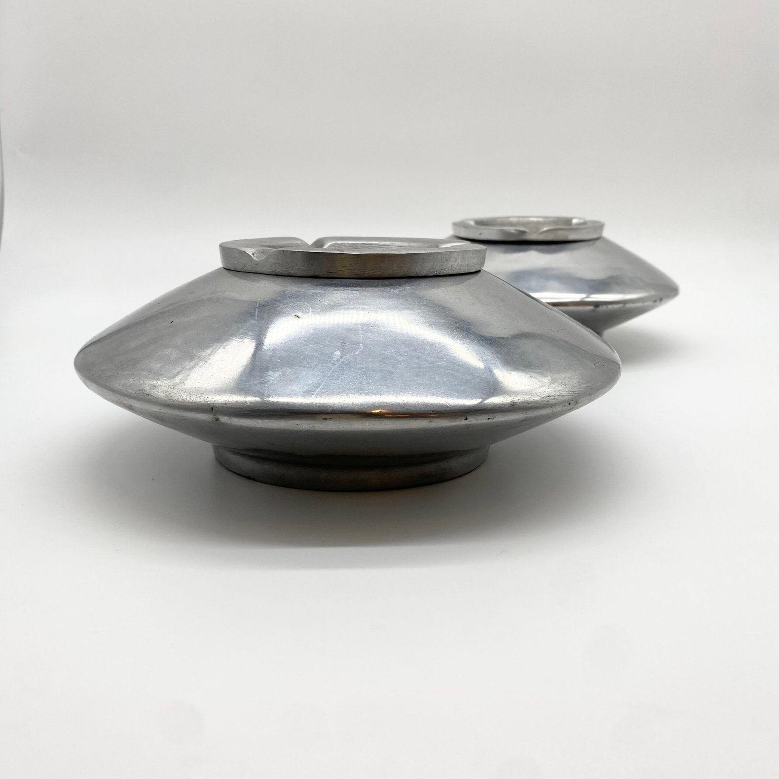 BIG CENDRIER "SPACE AGE" FONTE D’ALUMINIUM – 1980s