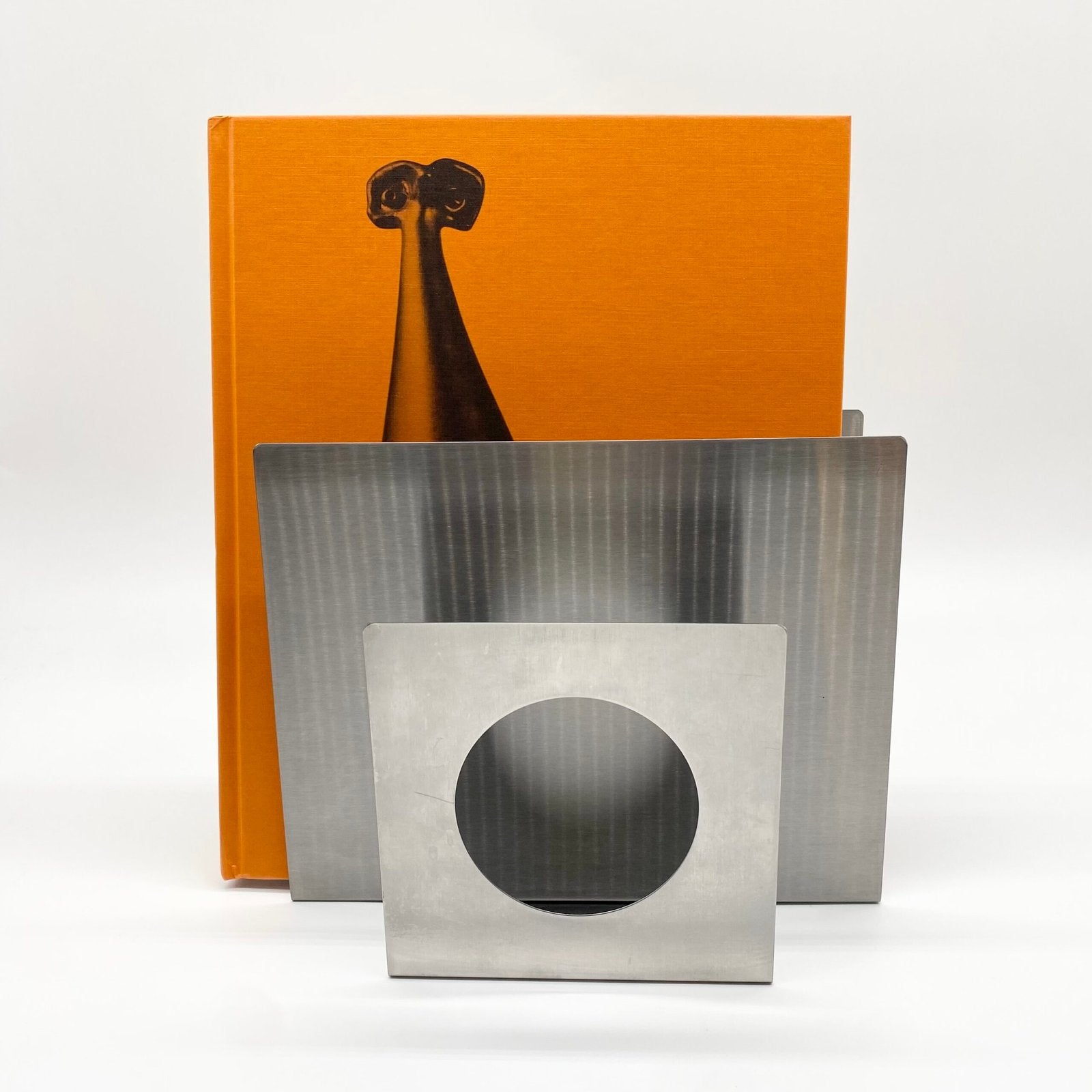 PORTE-REVUES ACIER  PAR "FRANÇOIS MONNET" — 1970s