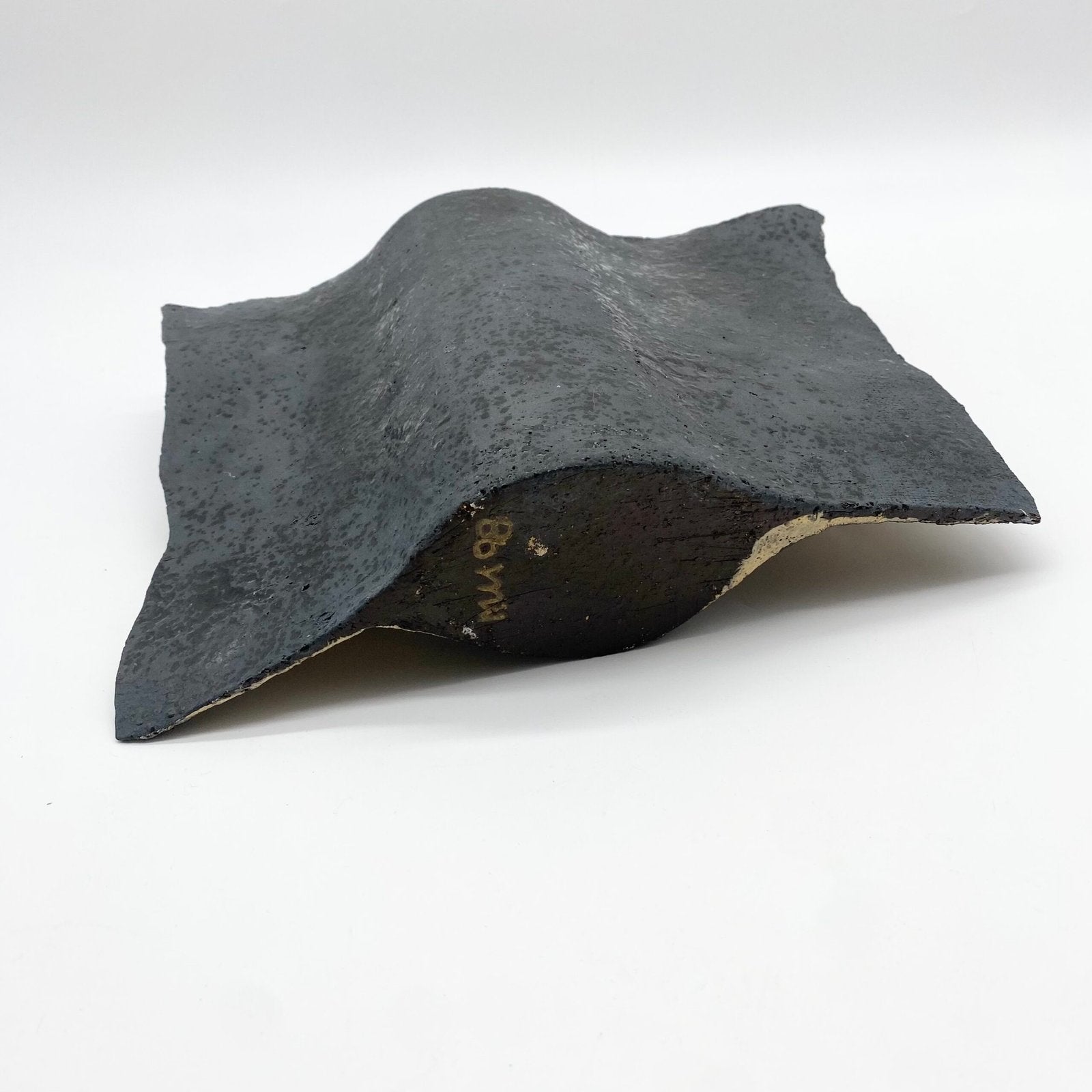 VASE  RÉVERSIBLE "NOIR CHARBON" / BRUTALISTE
