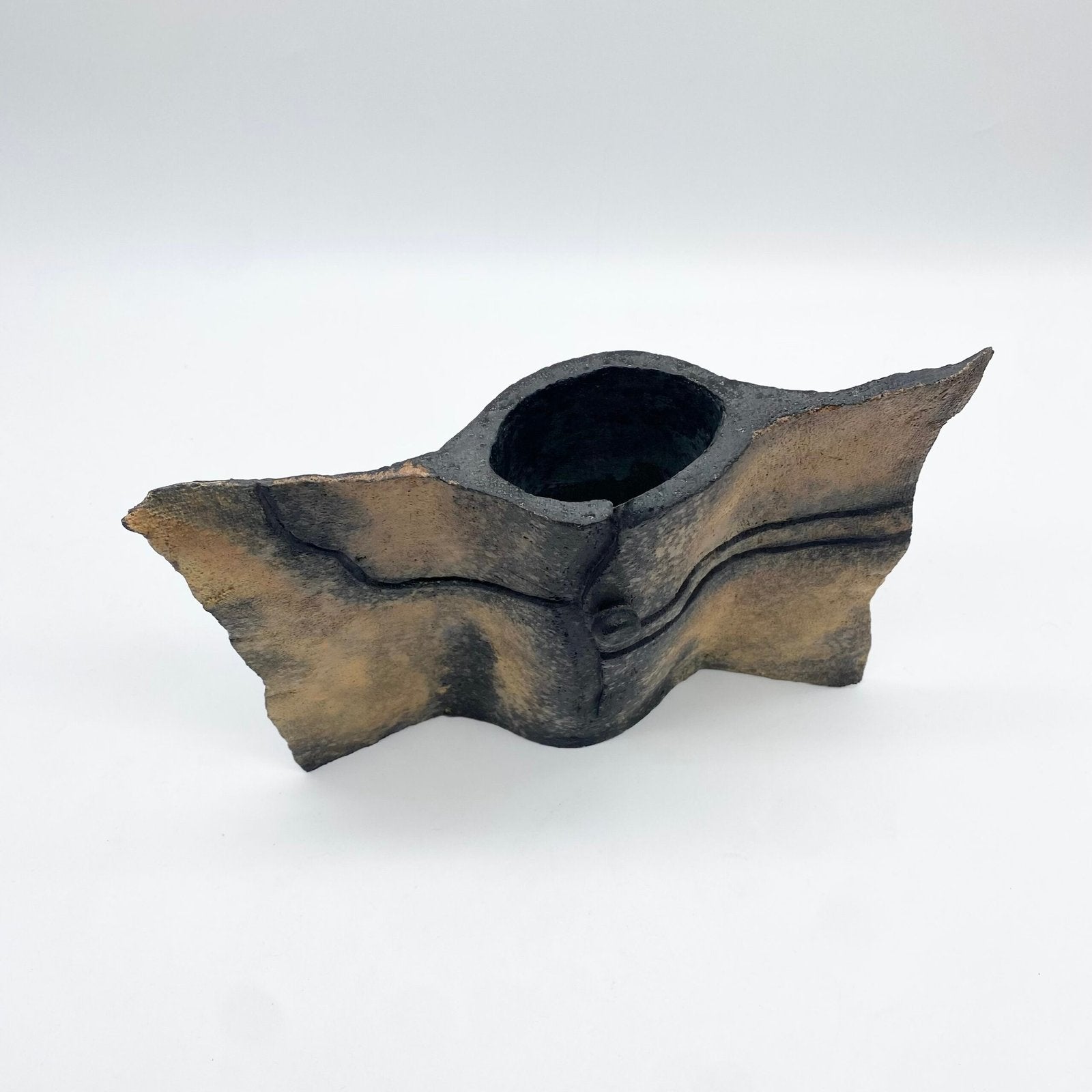 VASE  RÉVERSIBLE "NOIR CHARBON" / BRUTALISTE