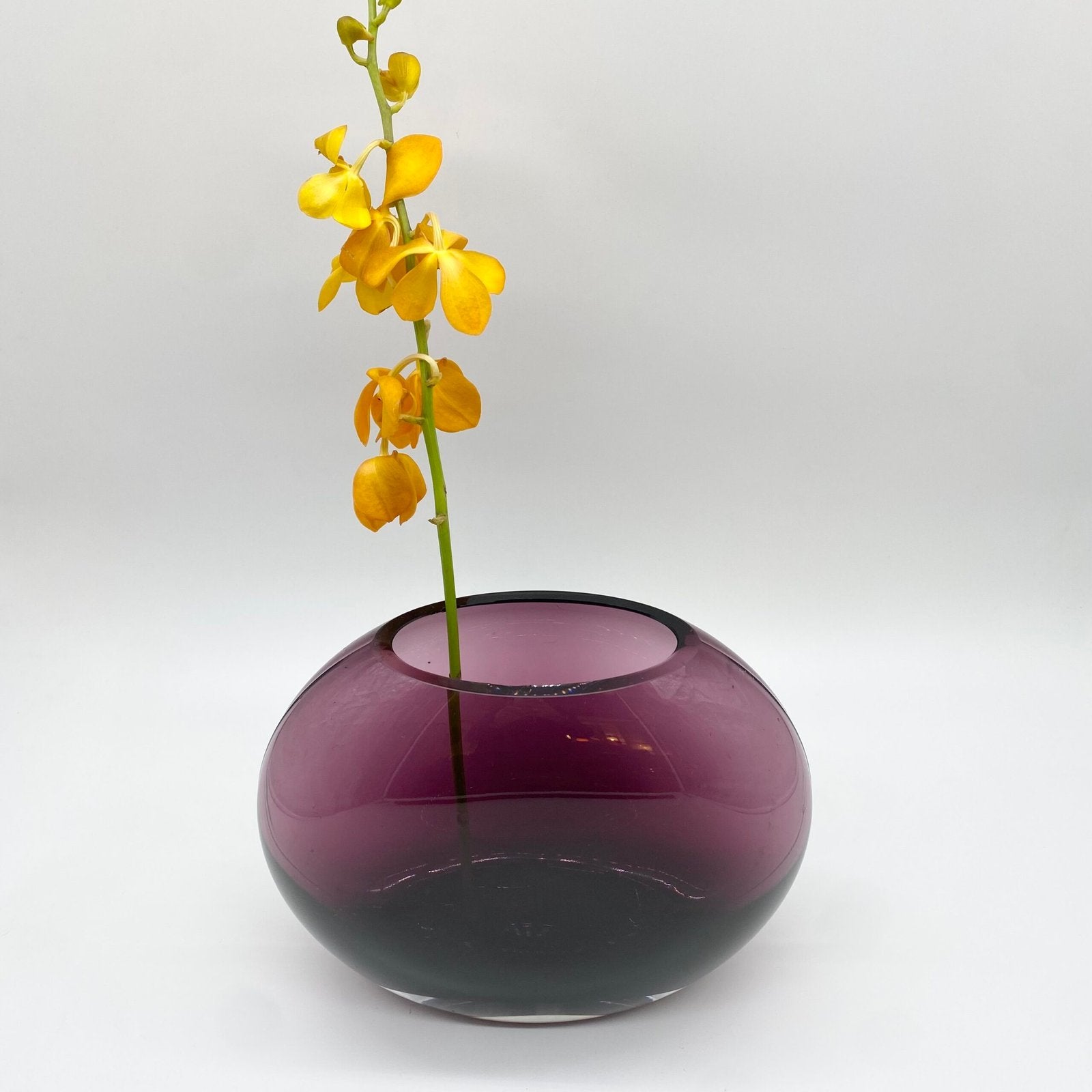 VASE "VIOLET SPHERE " VERRE  — 1980s