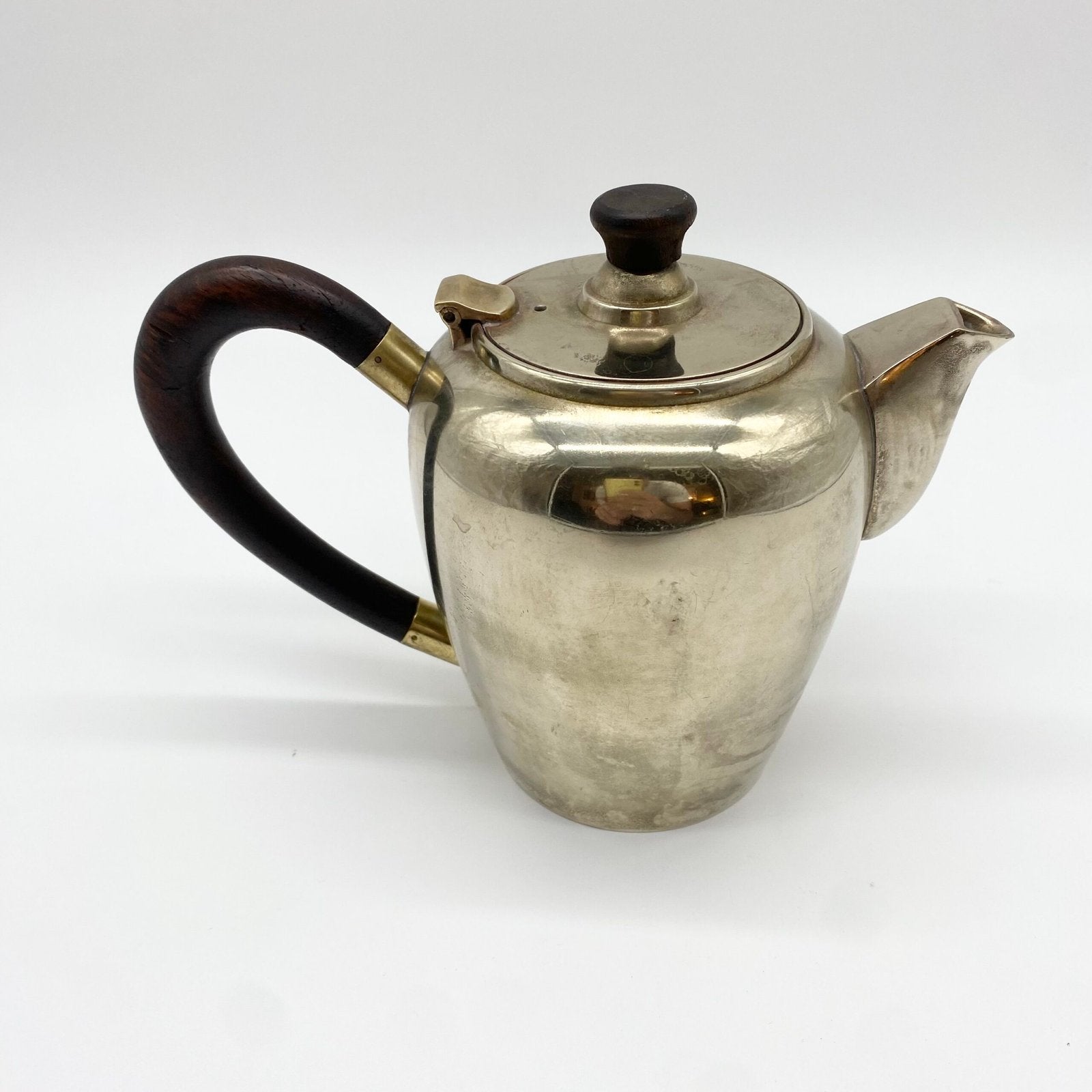 THÉIÈRE MÉTAL/BOIS — "JORDAN SHEFFIELD COLLECTION", 1950s