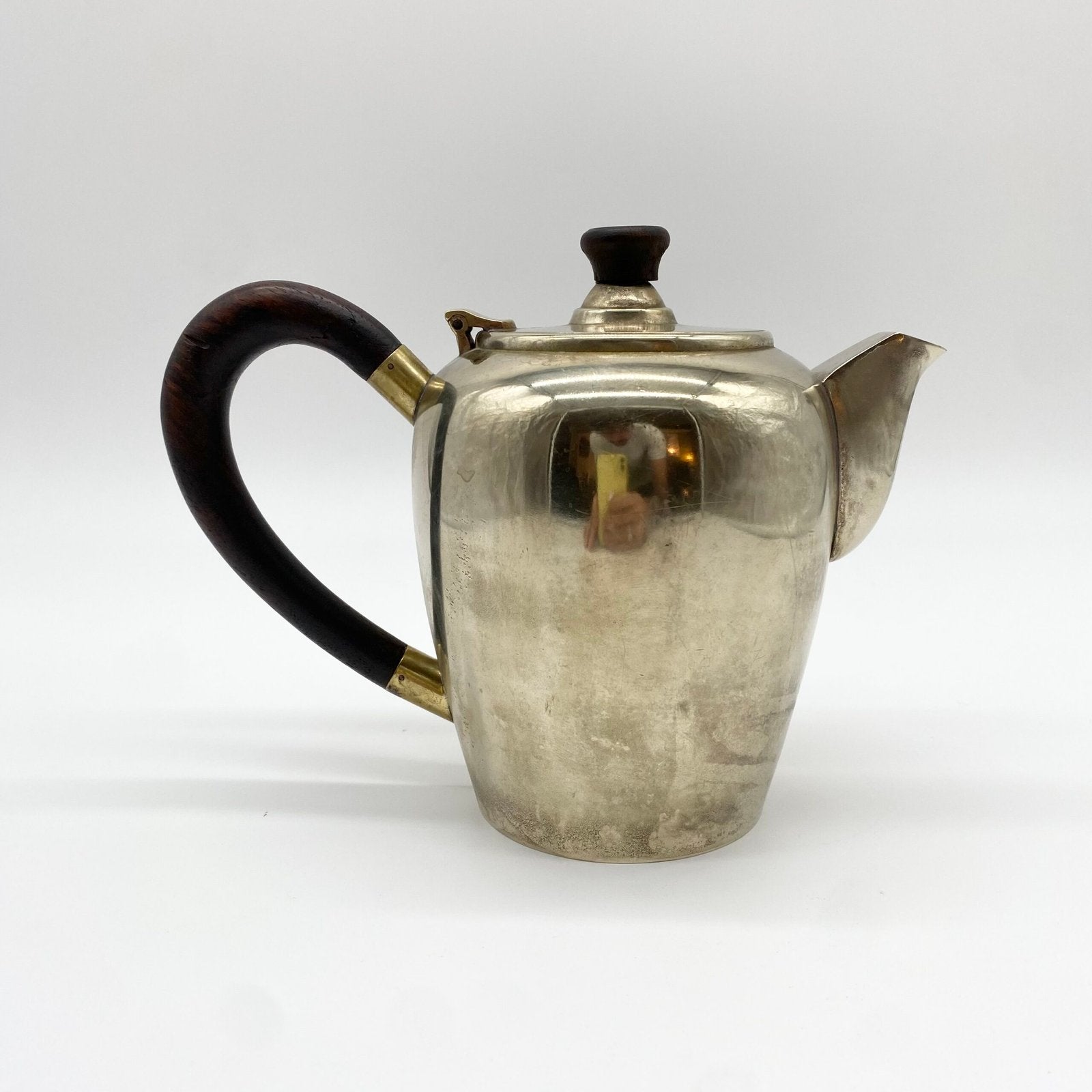 THÉIÈRE MÉTAL/BOIS — "JORDAN SHEFFIELD COLLECTION", 1950s