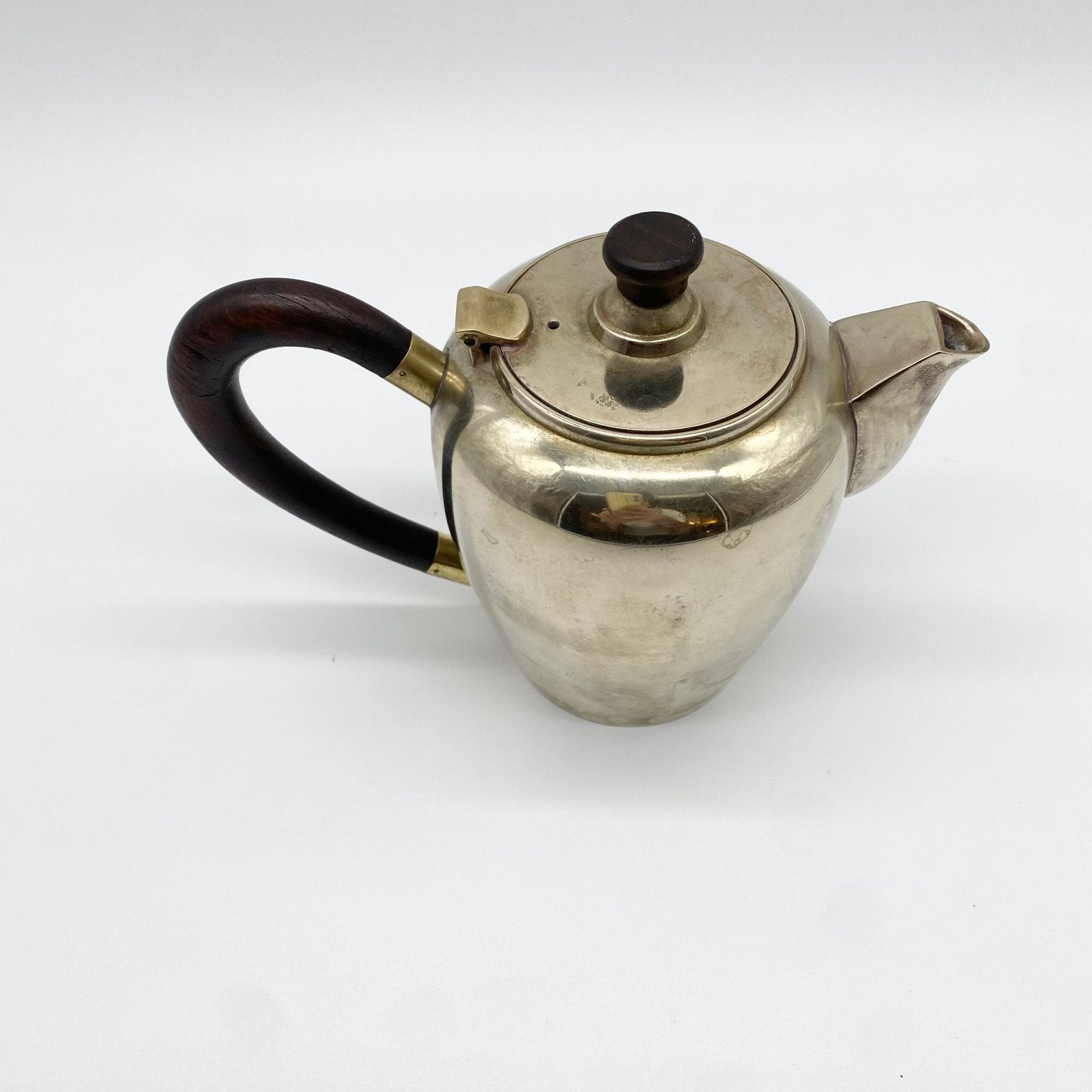 THÉIÈRE MÉTAL/BOIS — "JORDAN SHEFFIELD COLLECTION", 1950s