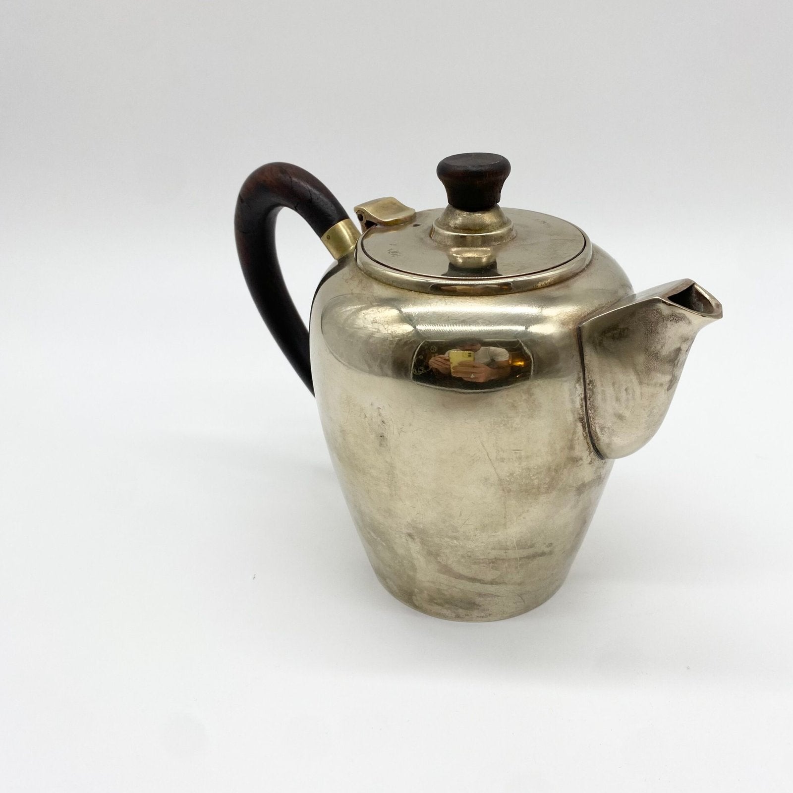 THÉIÈRE MÉTAL/BOIS — "JORDAN SHEFFIELD COLLECTION", 1950s