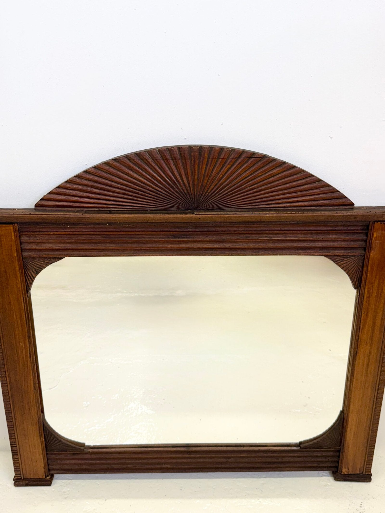 MIROIR ART DÉCO EN BOIS SCULPTÉ, 1930s