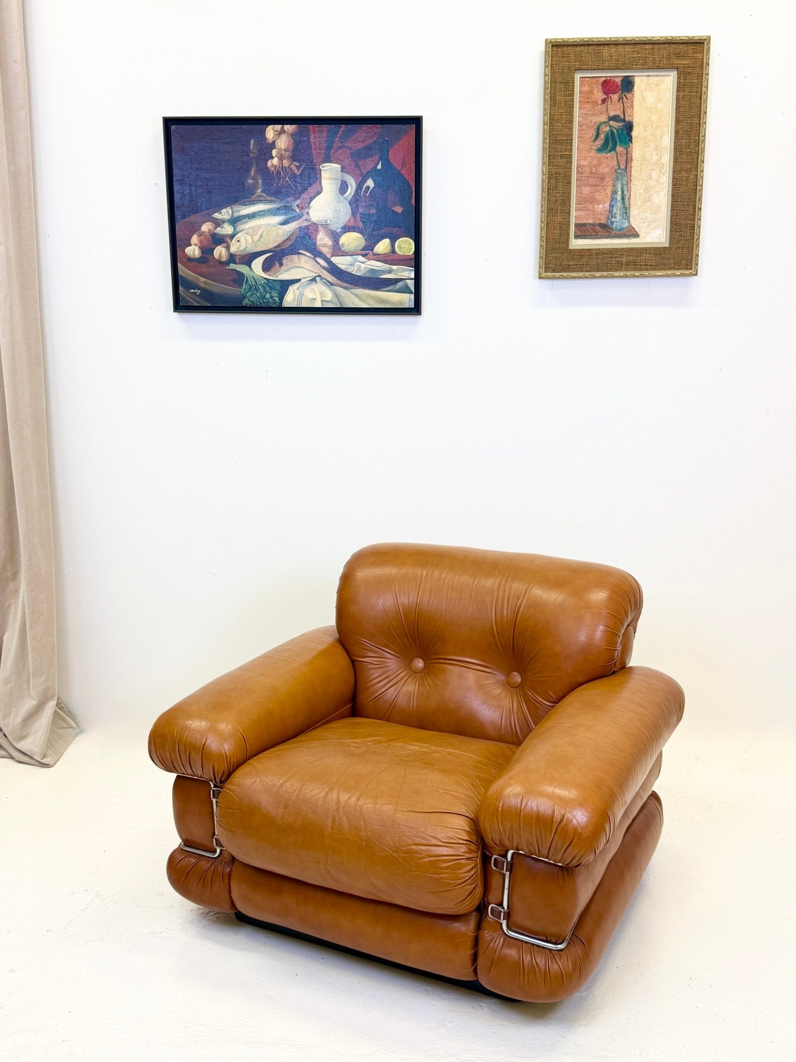 FAUTEUIL "POMPON" CUIR, ITALY 1970s