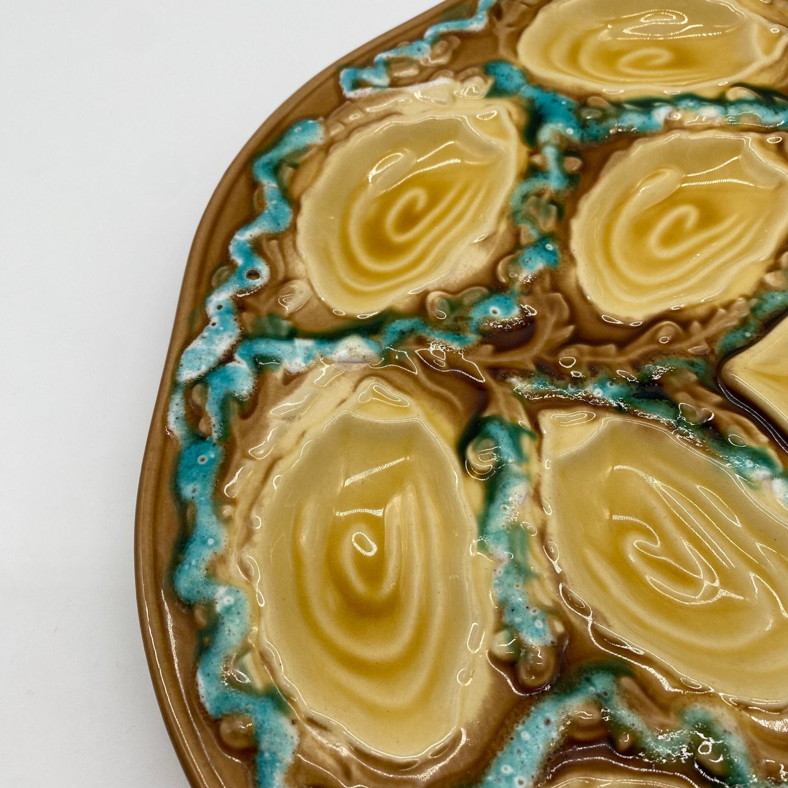GRAND PLAT "BLUE & YELLOW"  EN BARBOTINE - 1950s
