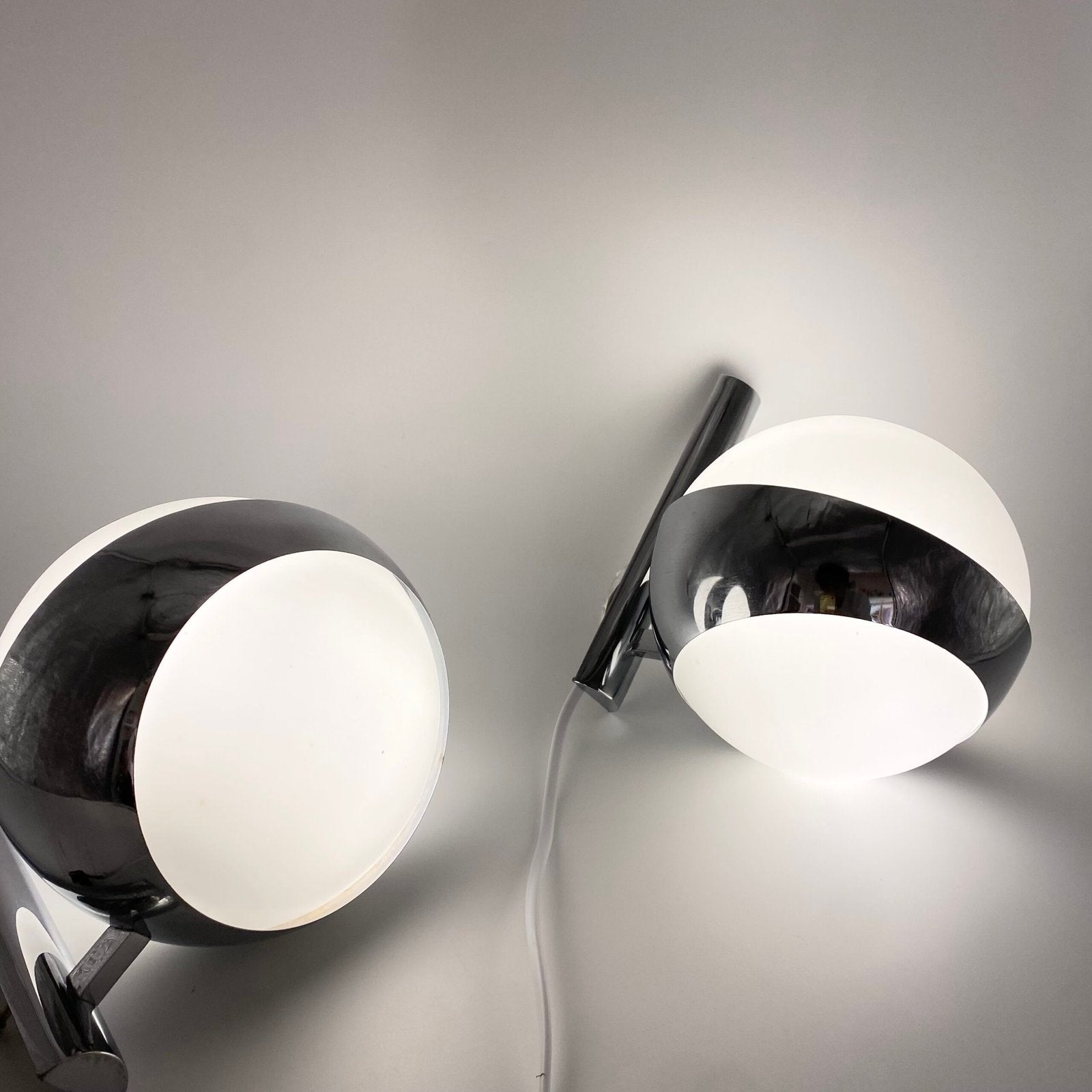 PAIRE D’APPLIQUES “SATELLITE” PAR LAMPERTI – ITALY, 1970s