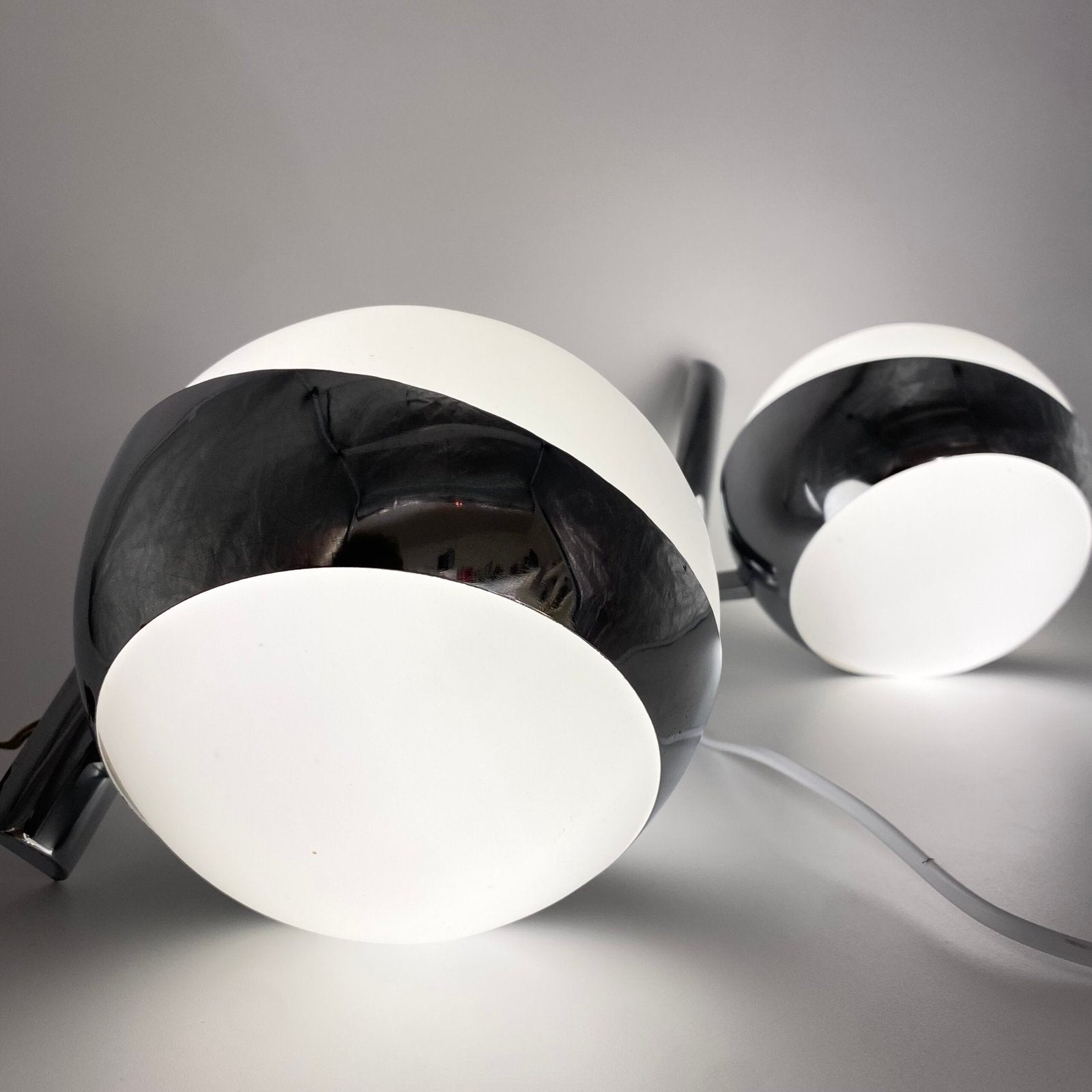 PAIRE D’APPLIQUES “SATELLITE” PAR LAMPERTI – ITALY, 1970s