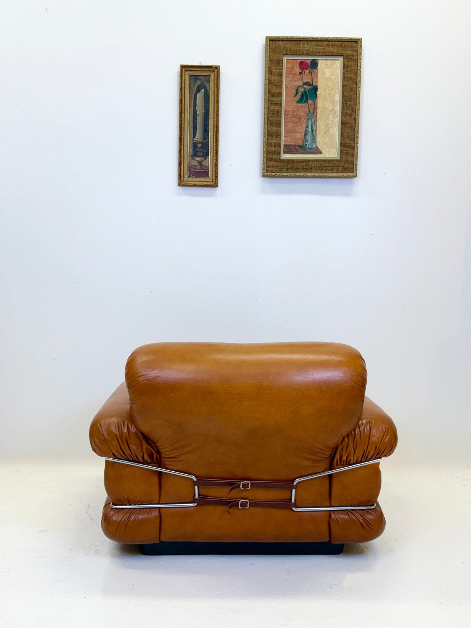 FAUTEUIL "POMPON" CUIR, ITALY 1970s