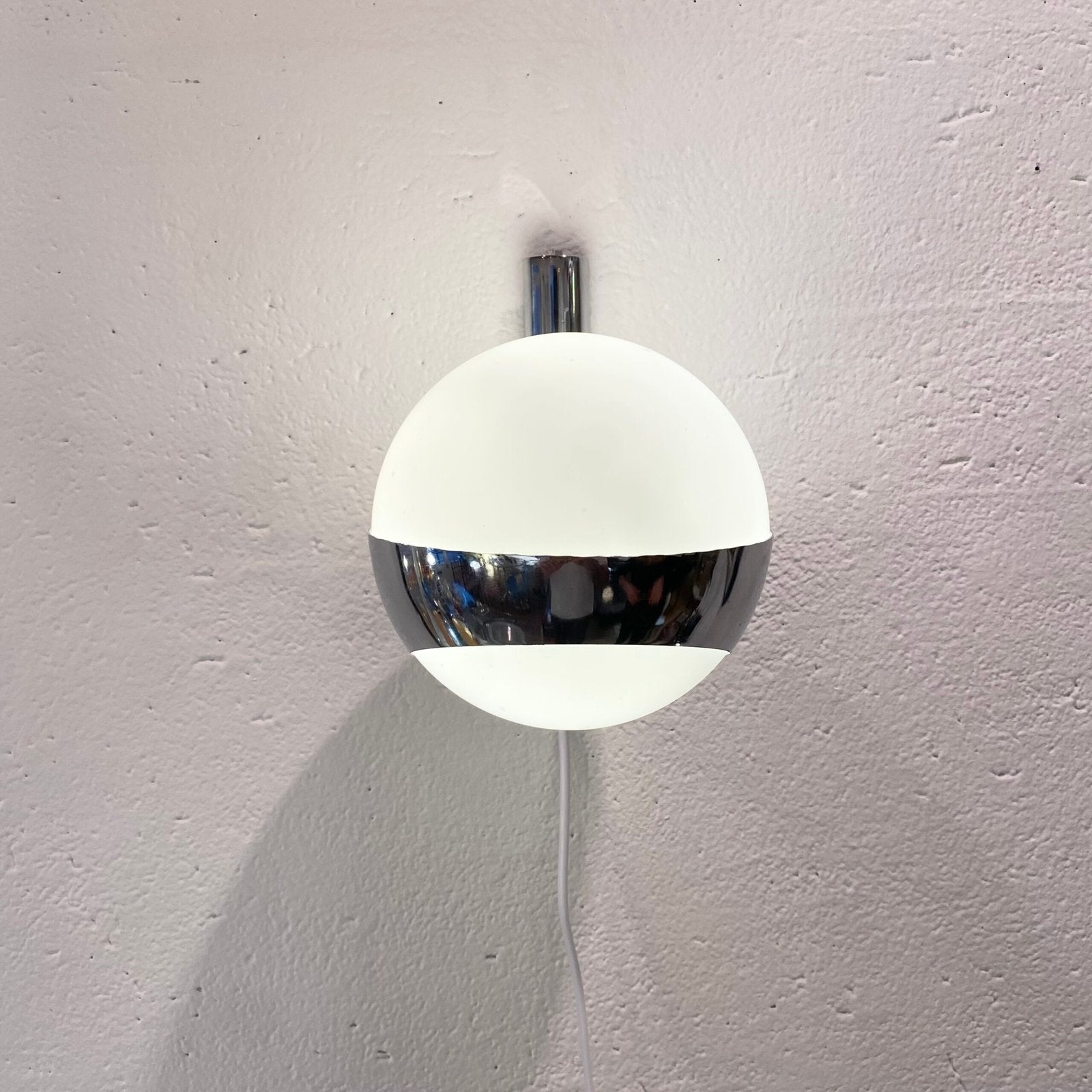PAIRE D’APPLIQUES “SATELLITE” PAR LAMPERTI – ITALY, 1970s