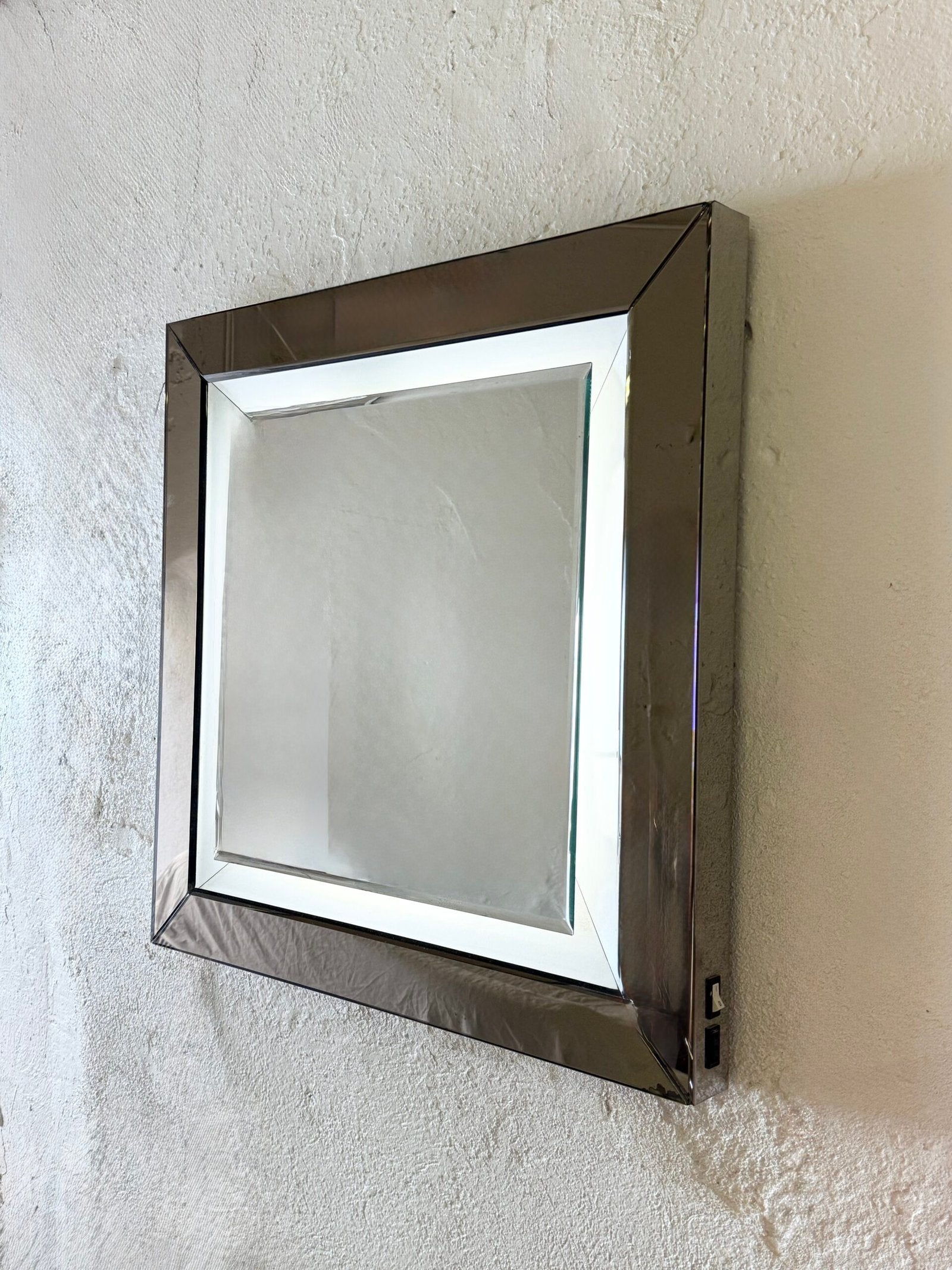 GRAND MIROIR,  ÉCLAIRAGE  INTÉGRÉ – ITALY, 1970s