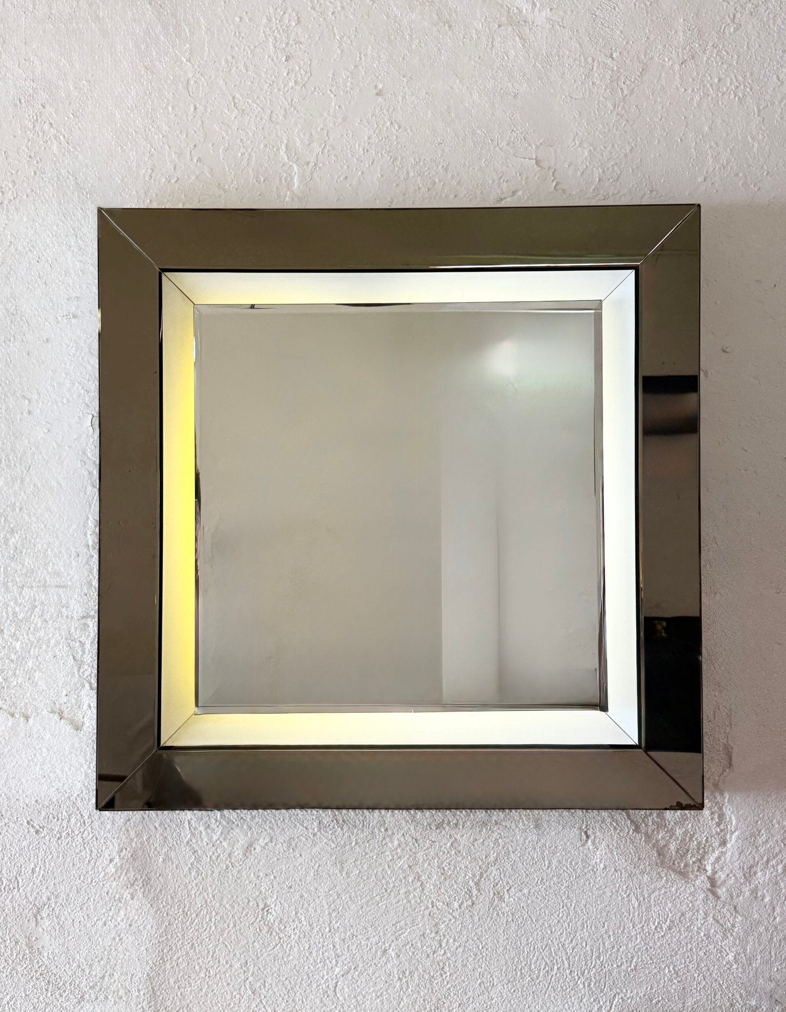 GRAND MIROIR,  ÉCLAIRAGE  INTÉGRÉ – ITALY, 1970s