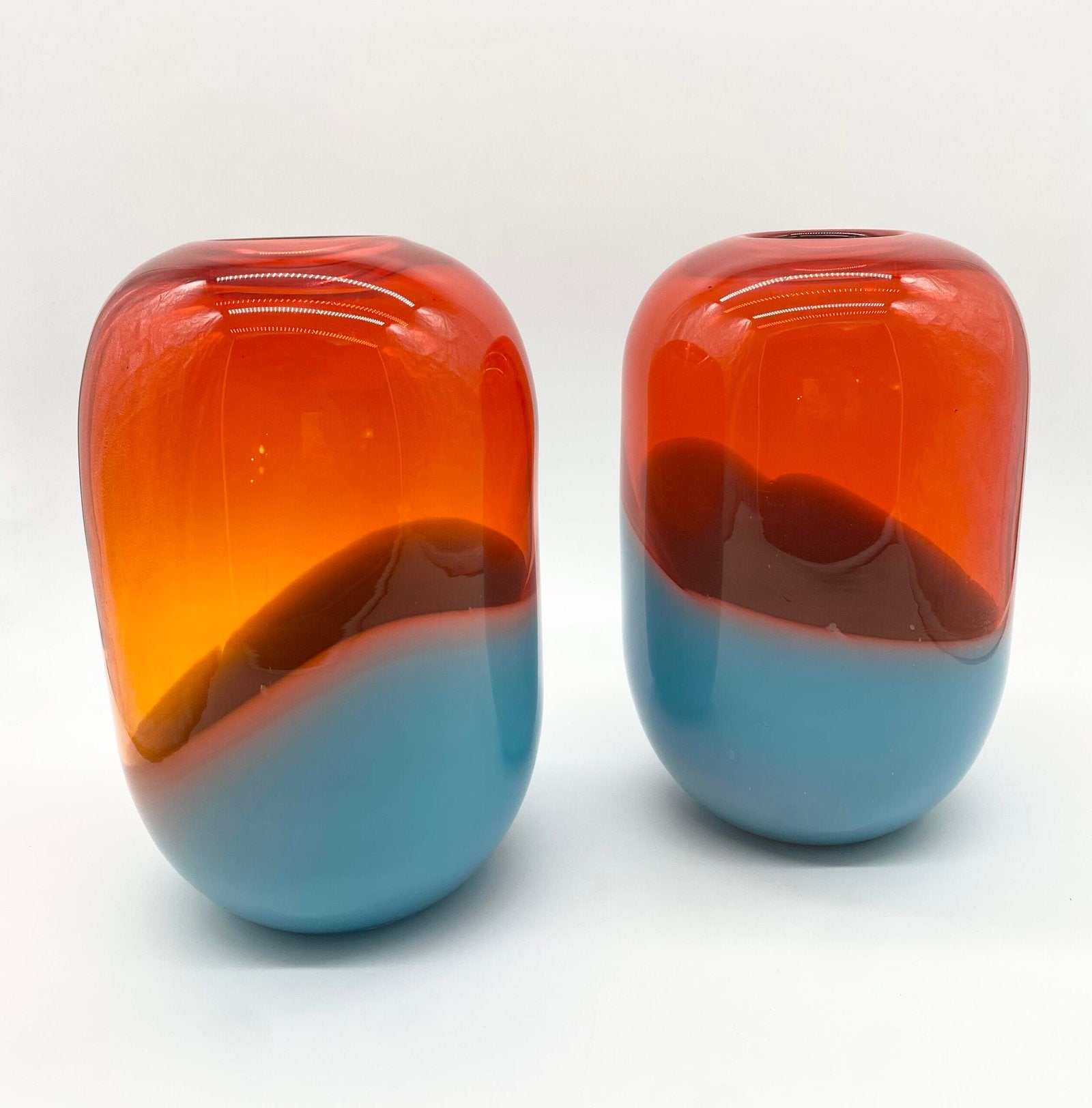 DUO DE GRANDS VASES "PILLS" VERRE SOUFFLÉ – SCANDINAVE, 1990s