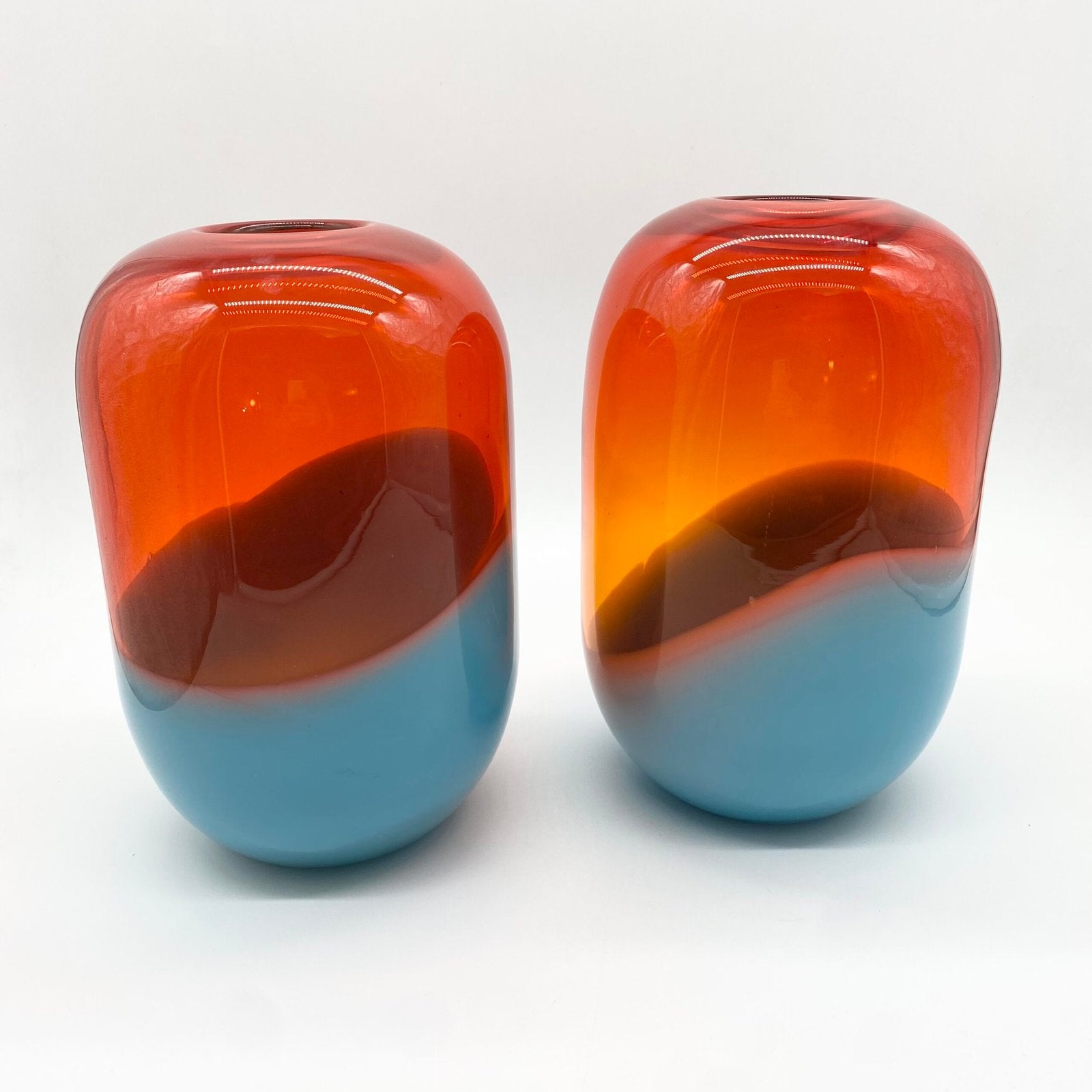 DUO DE GRANDS VASES "PILLS" VERRE SOUFFLÉ – SCANDINAVE, 1990s