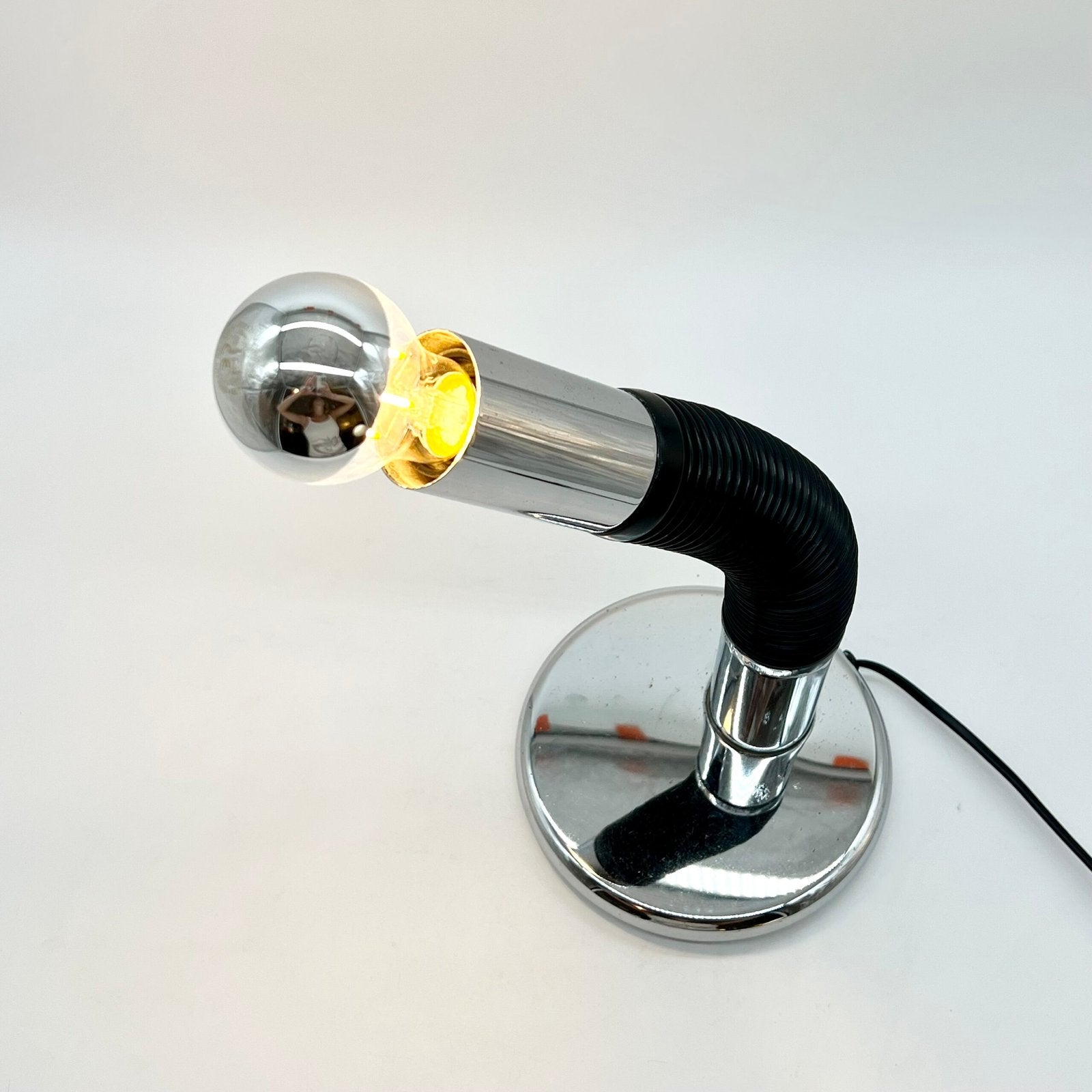 LAMPE "ELBOW" PAR E.BELLINI POUR TARGETTI SANKEY, 1970s. ITALY